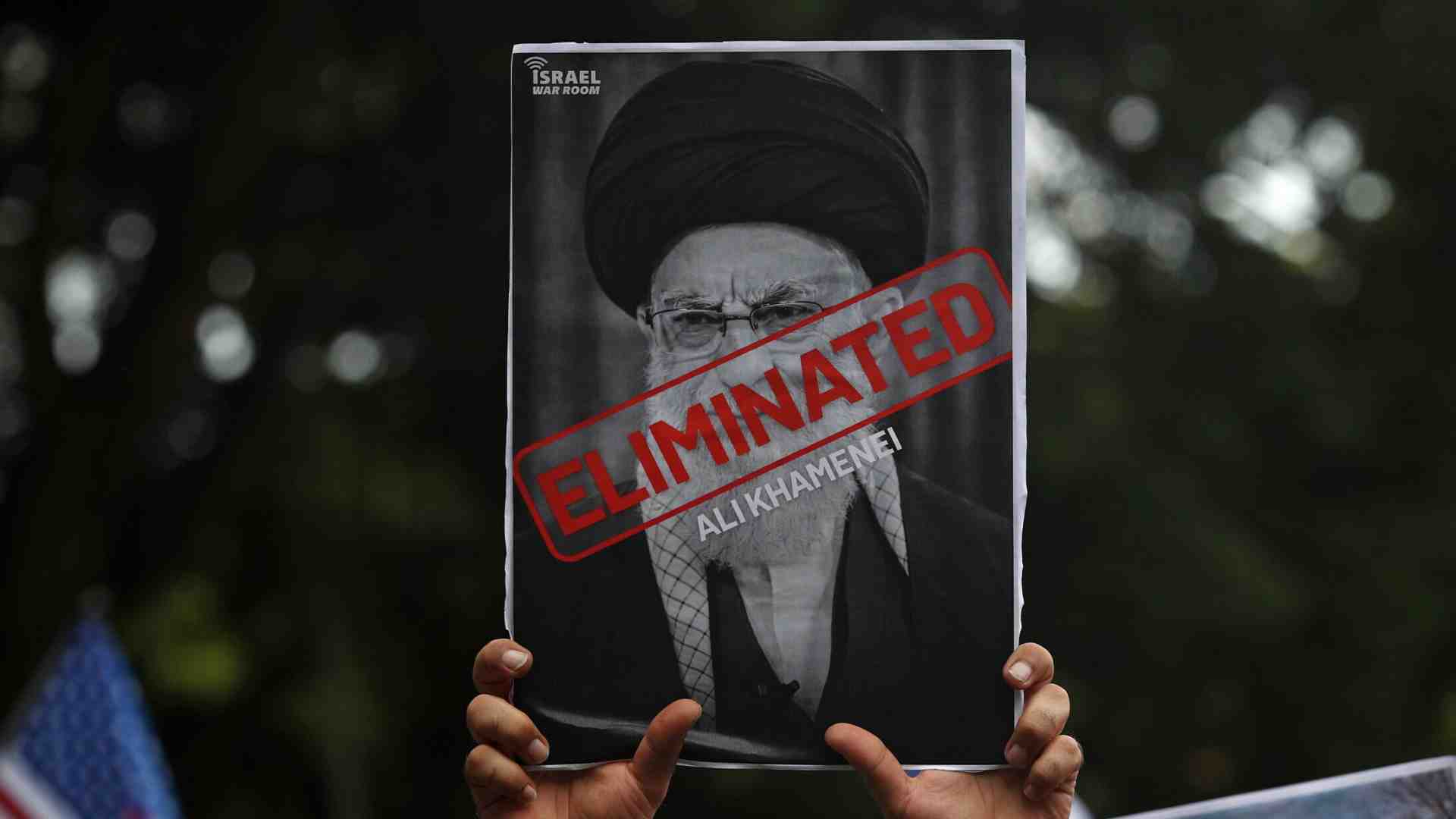 Immagine di Teheran promette vendetta e prepara la successione