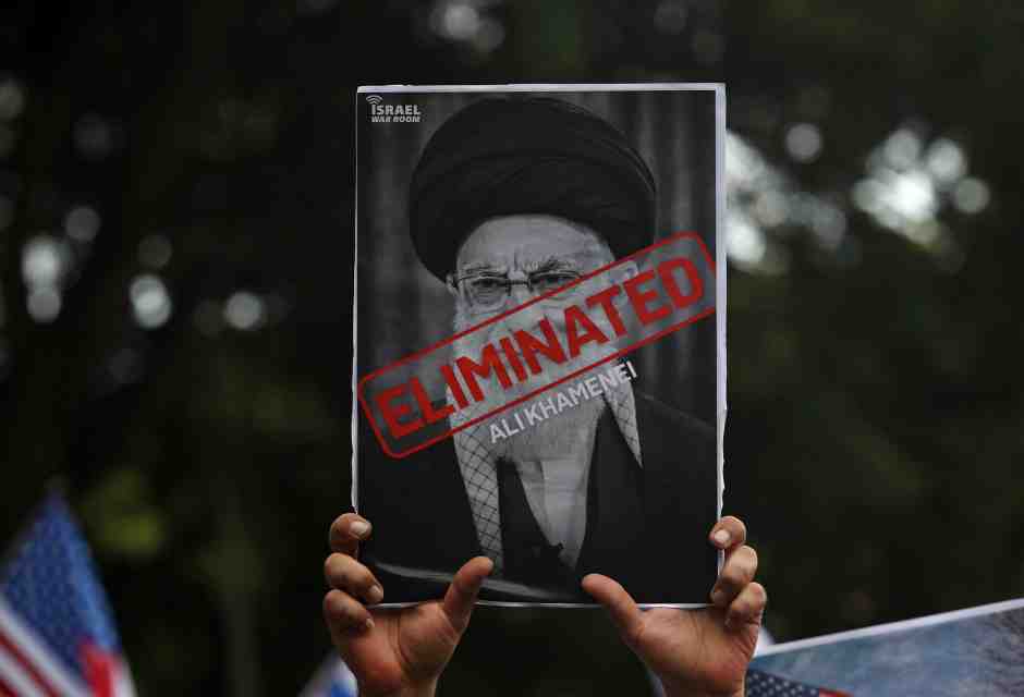 Teheran promette vendetta e prepara la successione