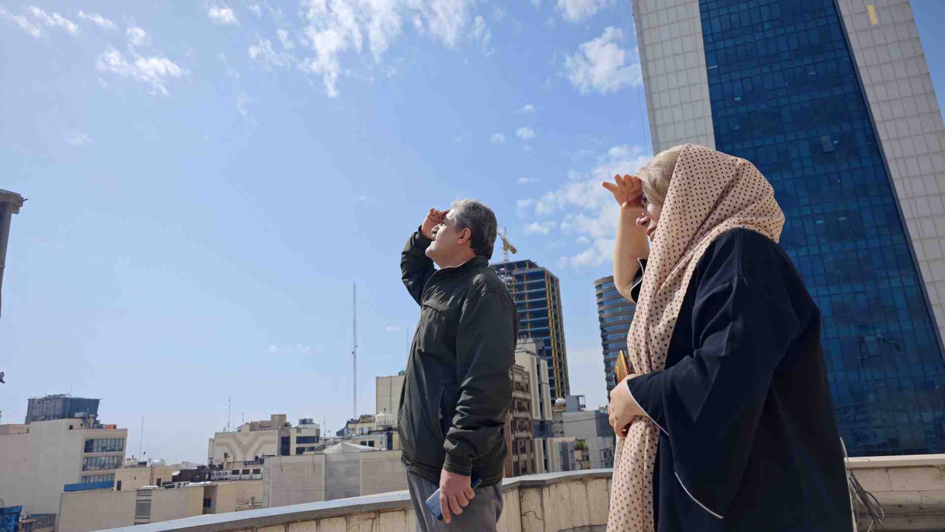 Immagine di Israele attacca in Libano: "Ucciso capo dell'intelligence di Hezbollah". QatarEnergy blocca la produzione di Gnl