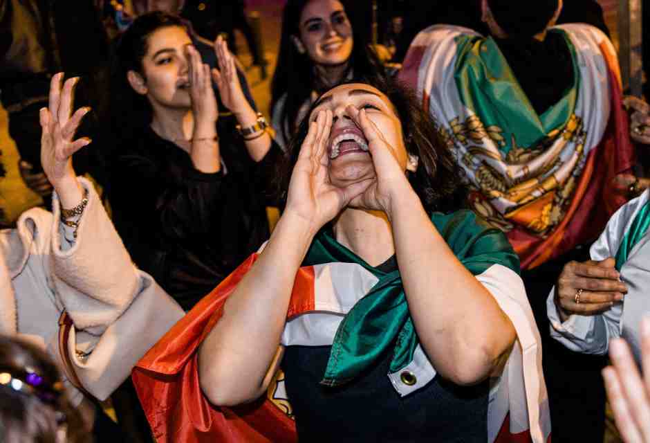 Iraniani della diaspora davanti all'ambasciata a Madrid (Foto di Carlos Lujan/Europa Press tramite Getty Images)&nbsp;<br />