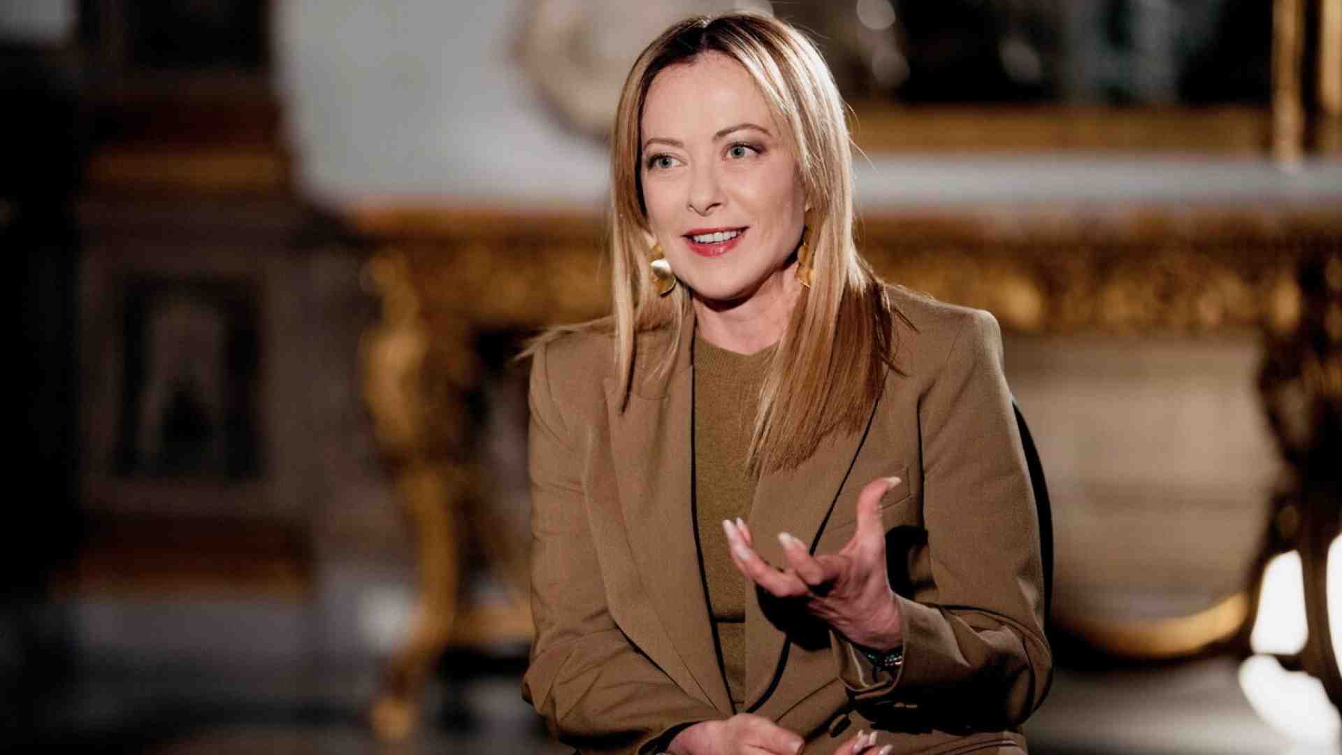 Immagine di Meloni al Tg5 dopo l'attacco di Trump all'Iran: "Sono preoccupata. La crisi non deve dilagare"