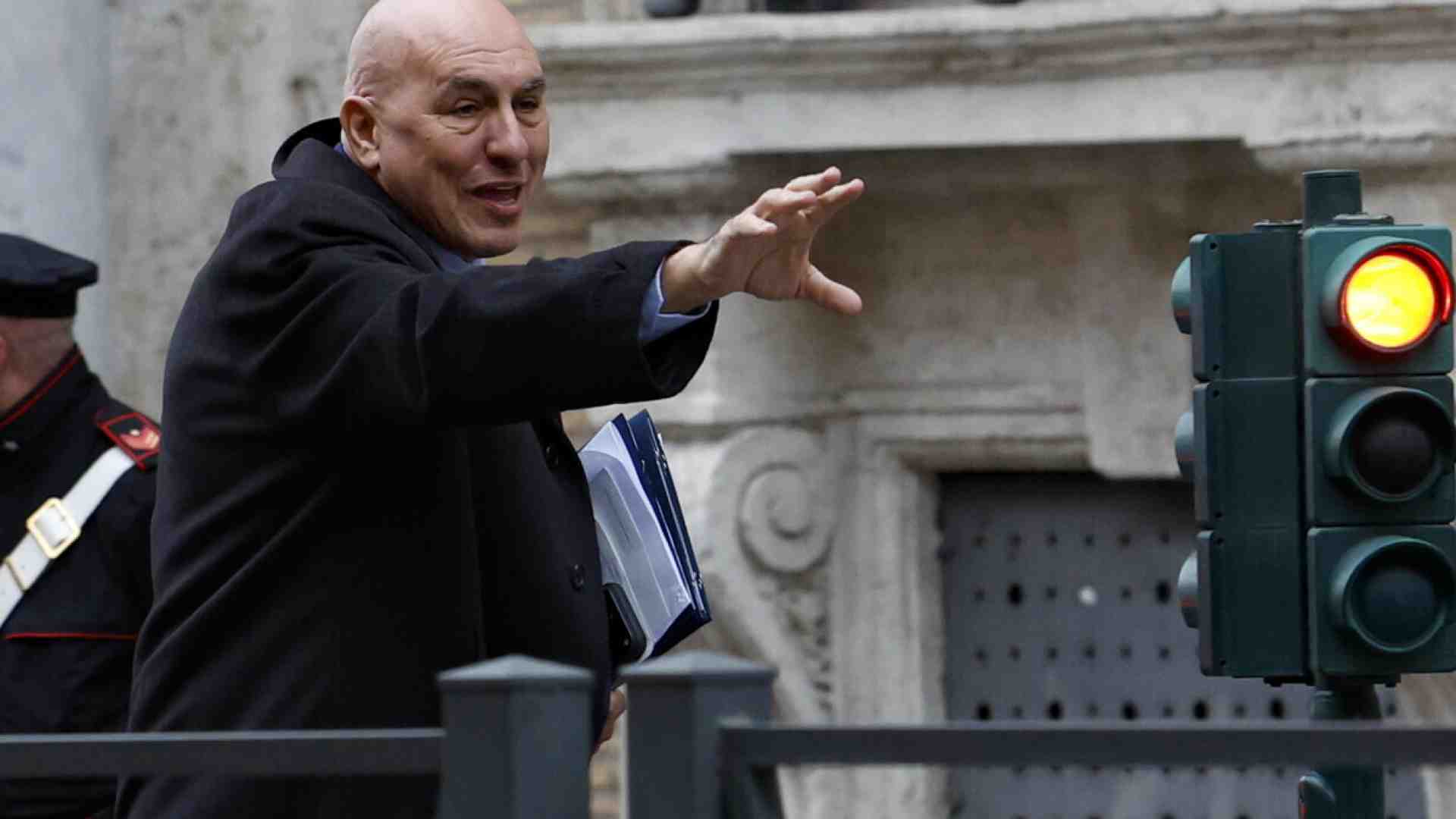 Immagine di Crosetto versione tour operator: meglio ministro che agente di viaggio