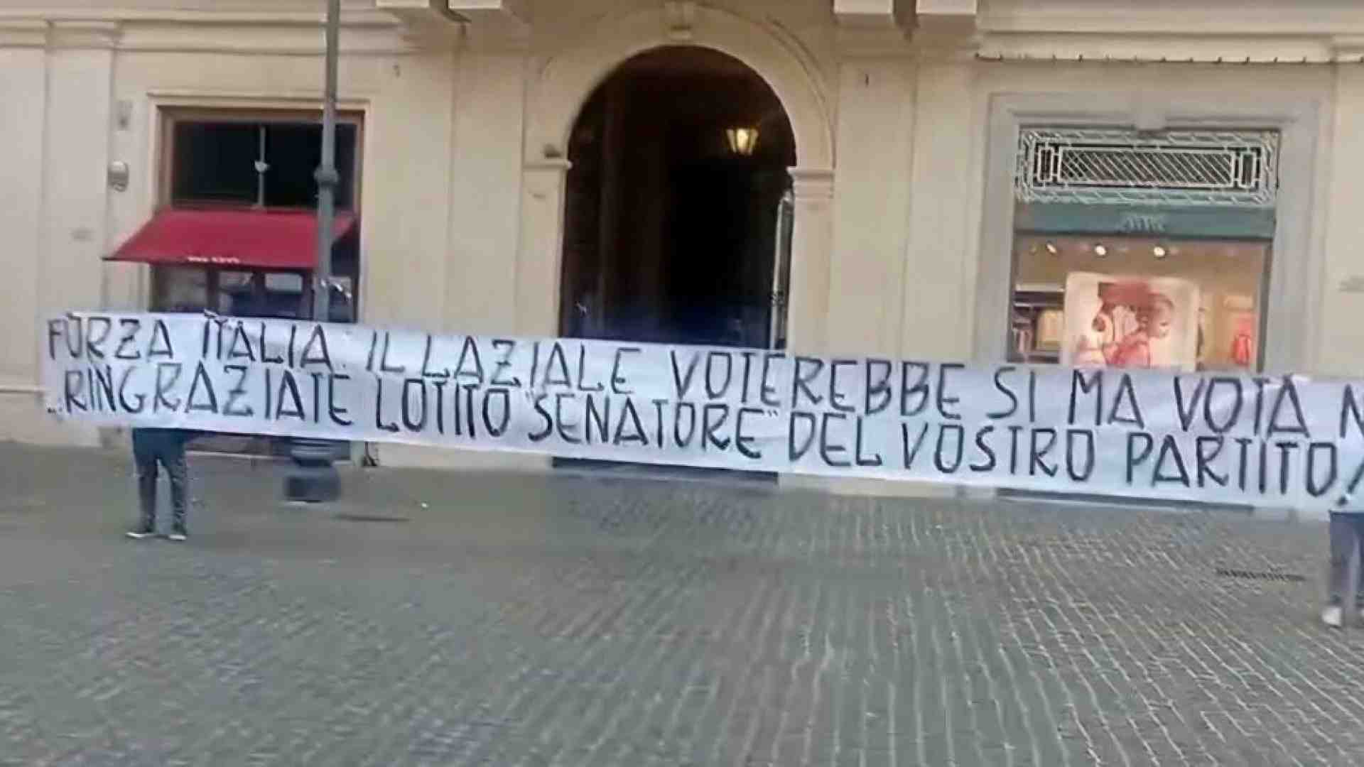 Immagine di La protesta dei tifosi della Lazio contro Lotito ci dice qualcosa sullo stato della nostra democrazia