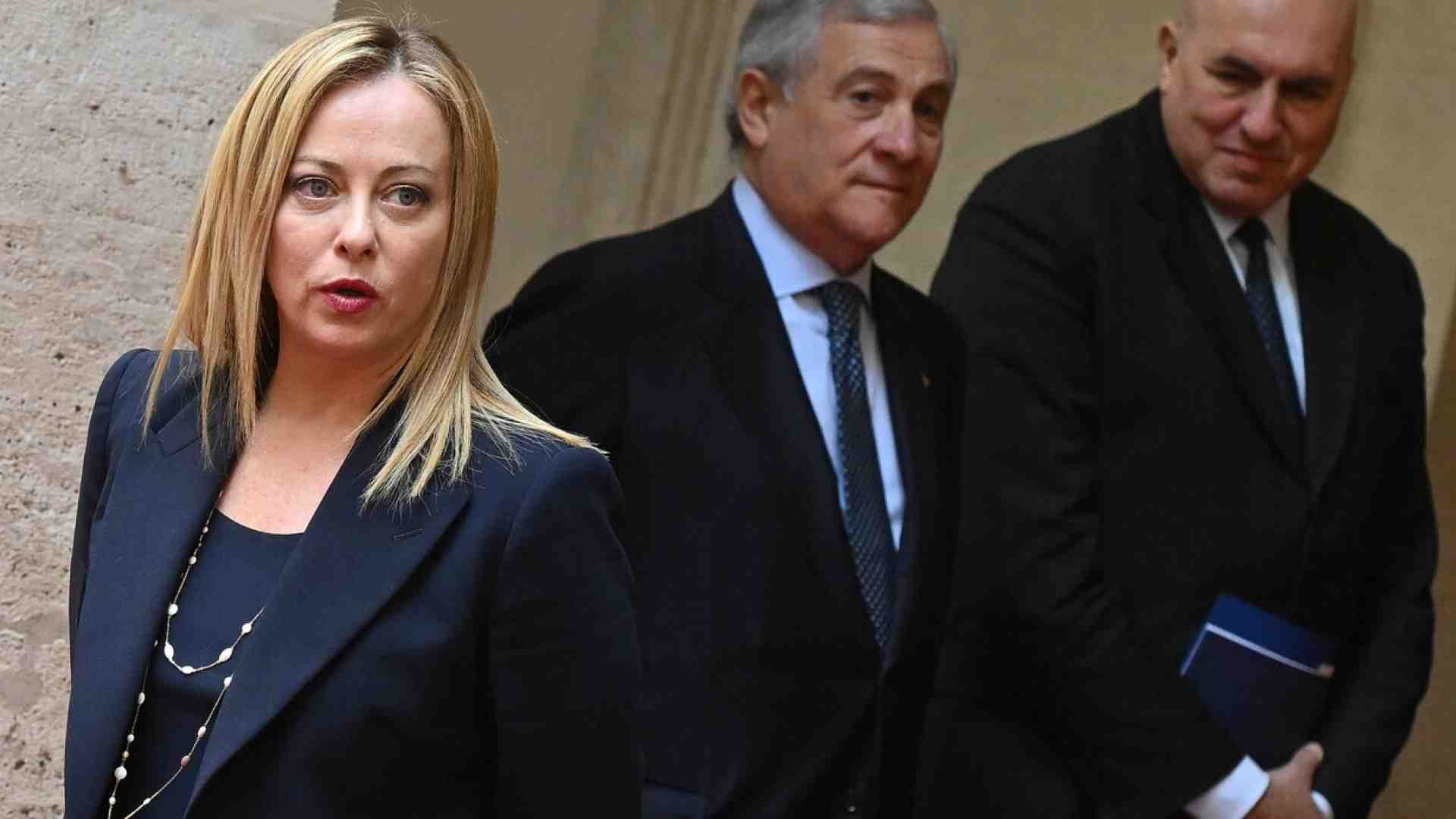 Immagine di Meloni al Colle. Tajani e Crosetto: "Aiuti ai paesi del Golfo". L'accelerata del governo. Il Pd "lima" la risoluzione