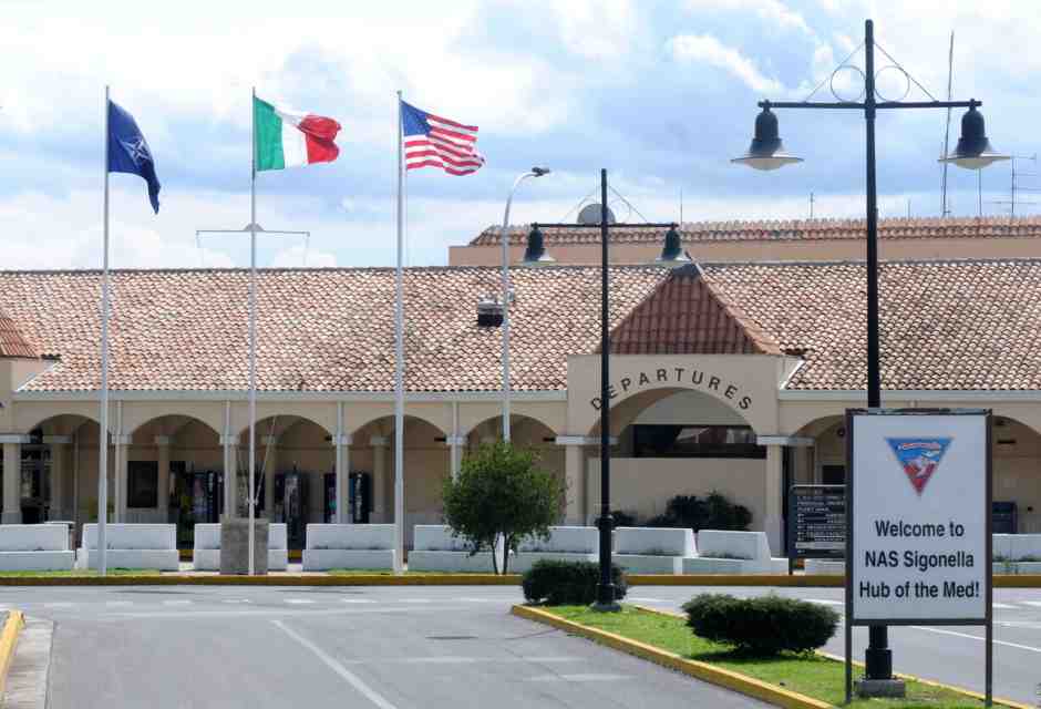 Una veduta esterna della base di Sigonella (foto ANSA)