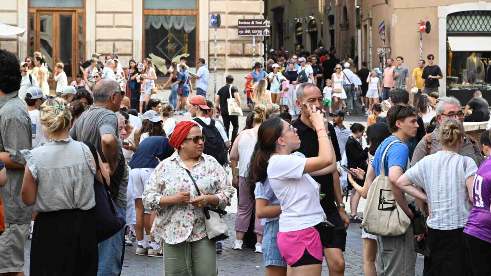 Immagine di Non ubbidire alla Storia e all’uomo-massa si può, magari con un libro in mano