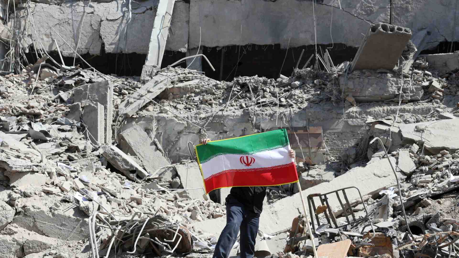 Immagine di Contro gli umanitaristi a gettone incapaci di ribellarsi agli ayatollah. Lezioni da sballo di un prof. iraniano