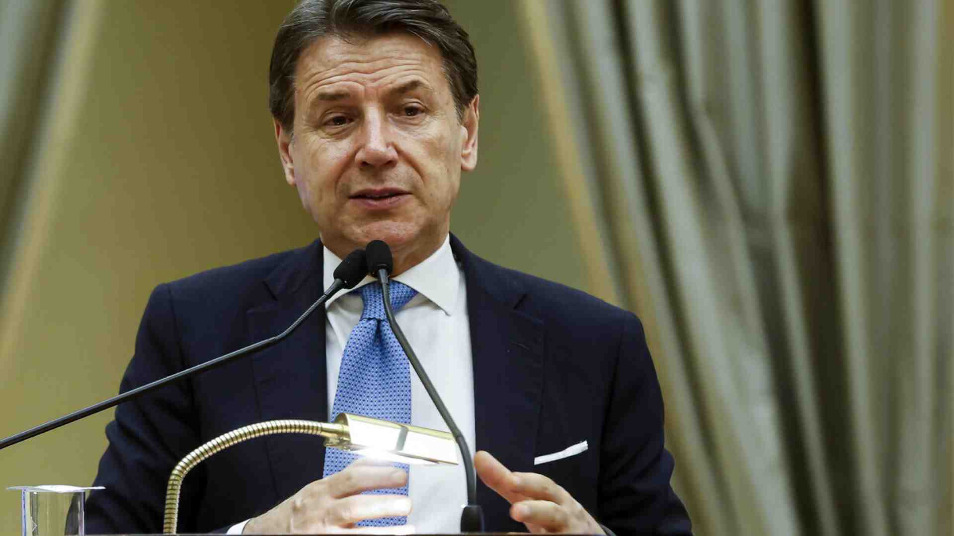 Immagine di Un Conte da pace, guerra ed ex pandemia si allena per le primarie (visti i sondaggi)