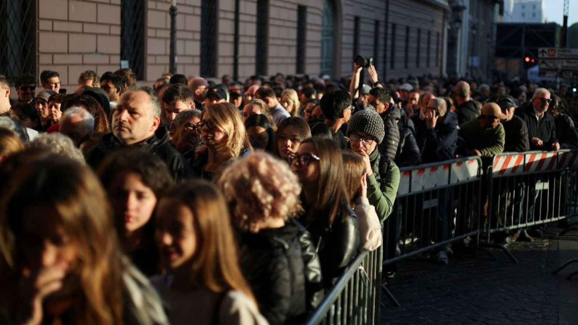 Immagine di Cosa muove quella moltitudine in fila per il Papa