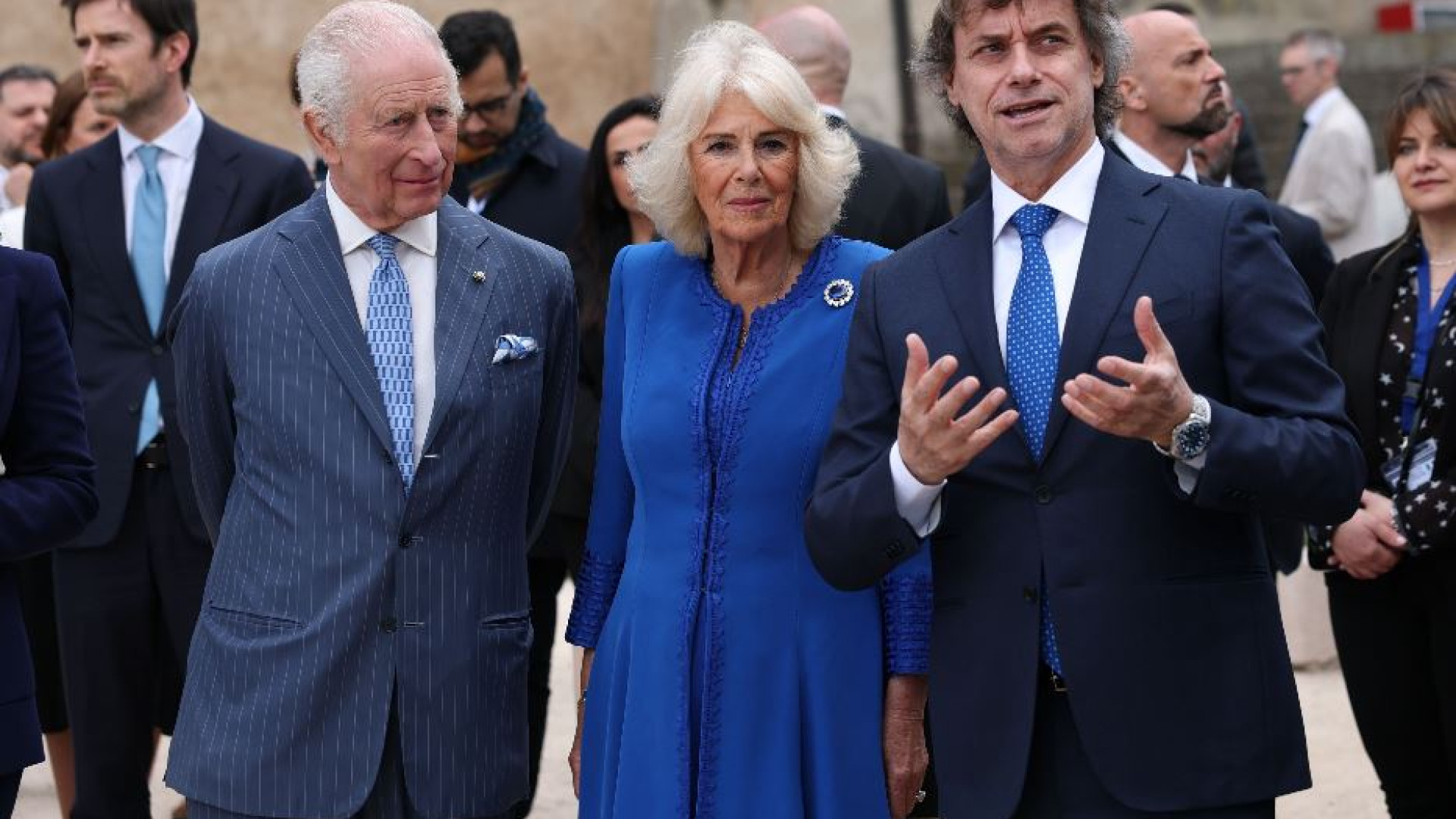 Immagine di Carlo e Camilla, full immersion romana. Il re: prego per il Papa