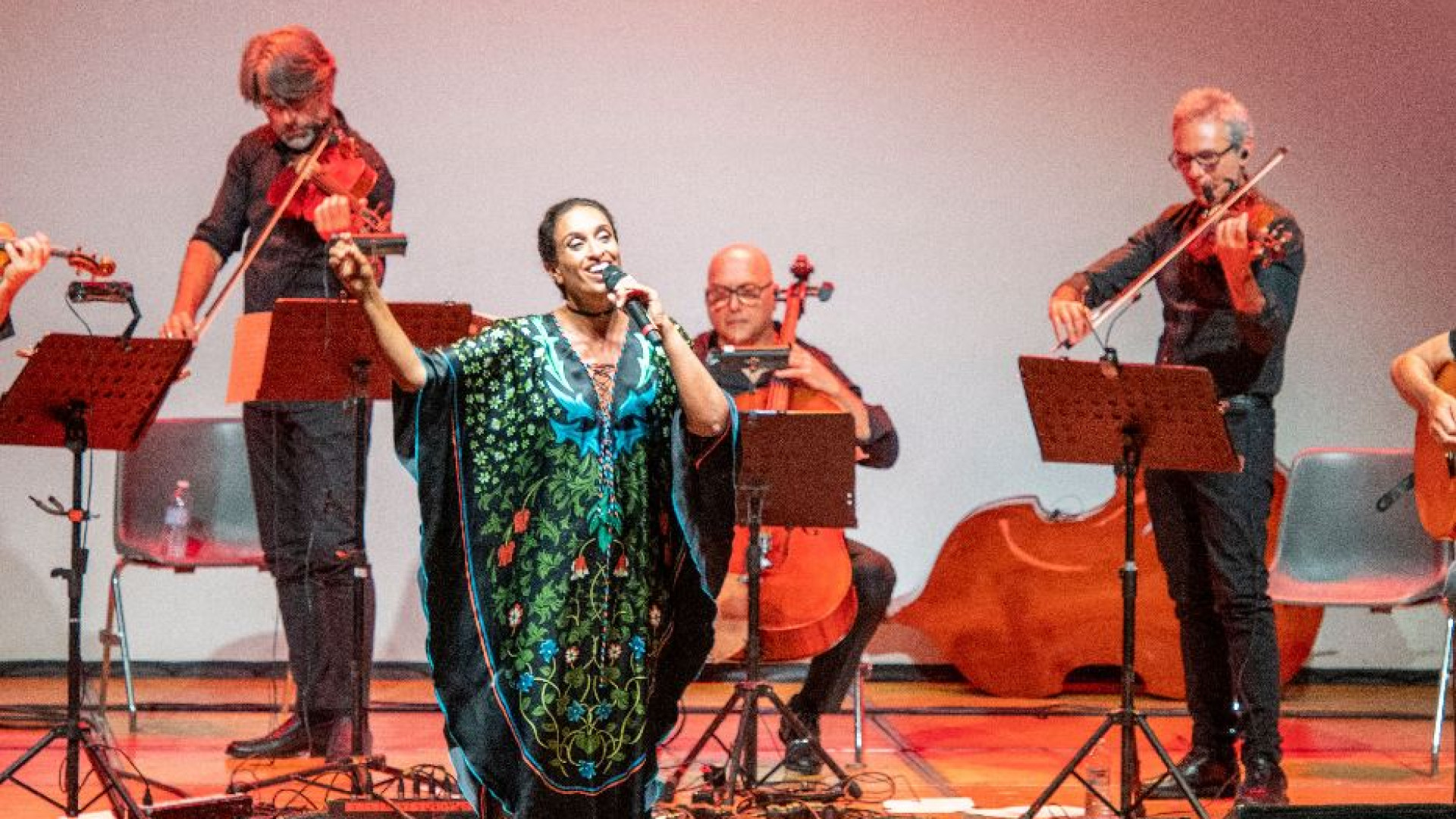Immagine di Noa: il mio canto è un inno di pace
