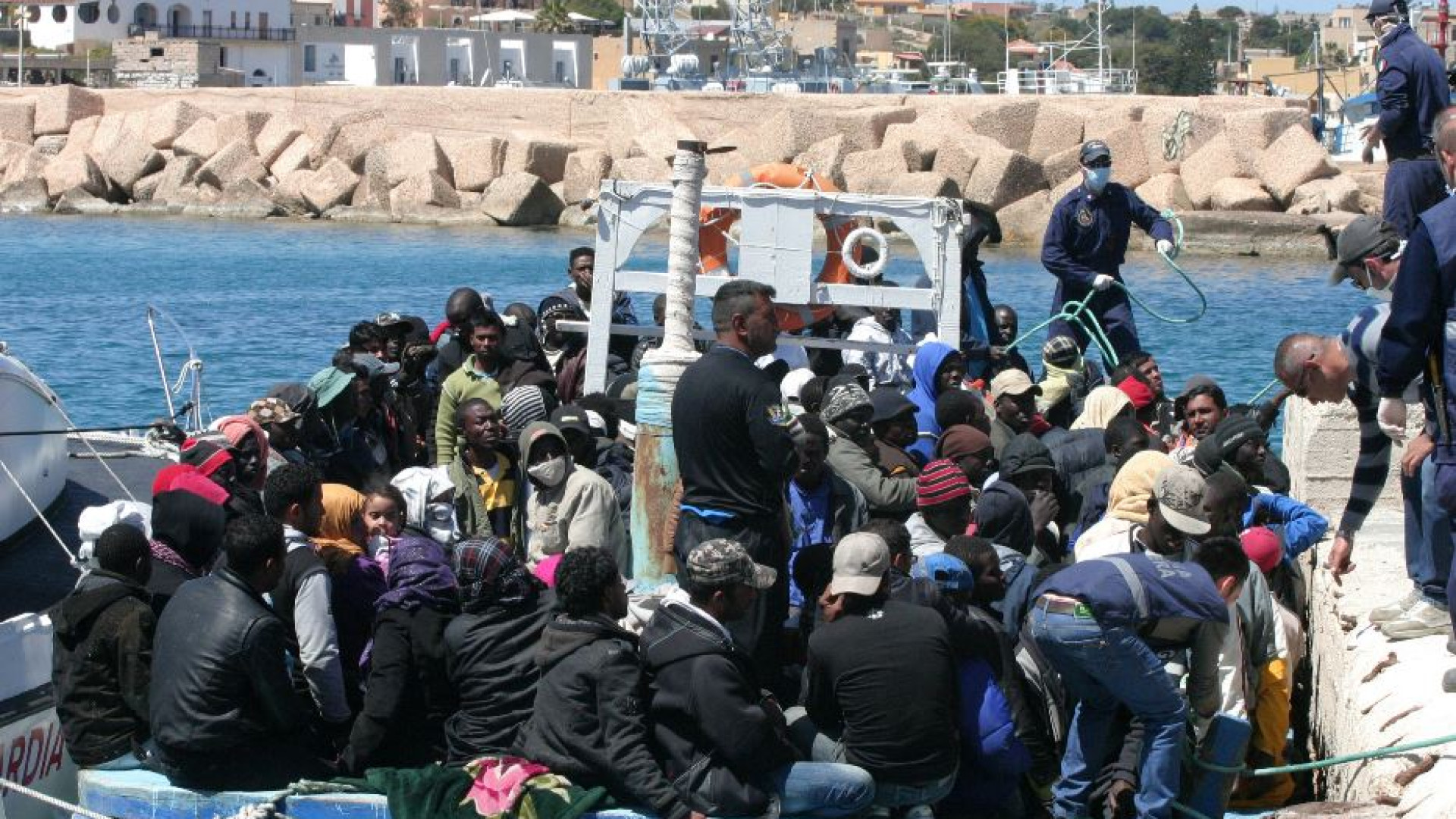 Immagine di Naufragio a Lampedusa: lo strazio della mamma che ha perso i suoi tre bimbi