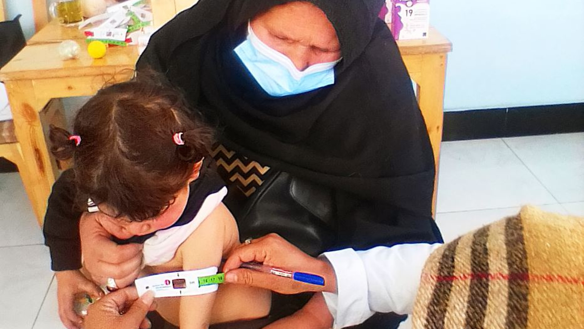 Immagine di In Afghanistan la malnutrizione si combatte anche con un nastro
