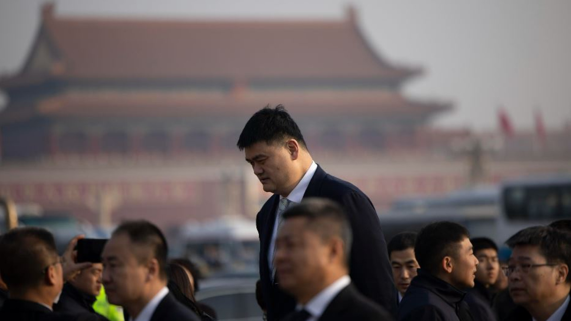 Immagine di L'ex stella del basket Yao Ming ai ragazzi: spegnete il telefono per 24 ore