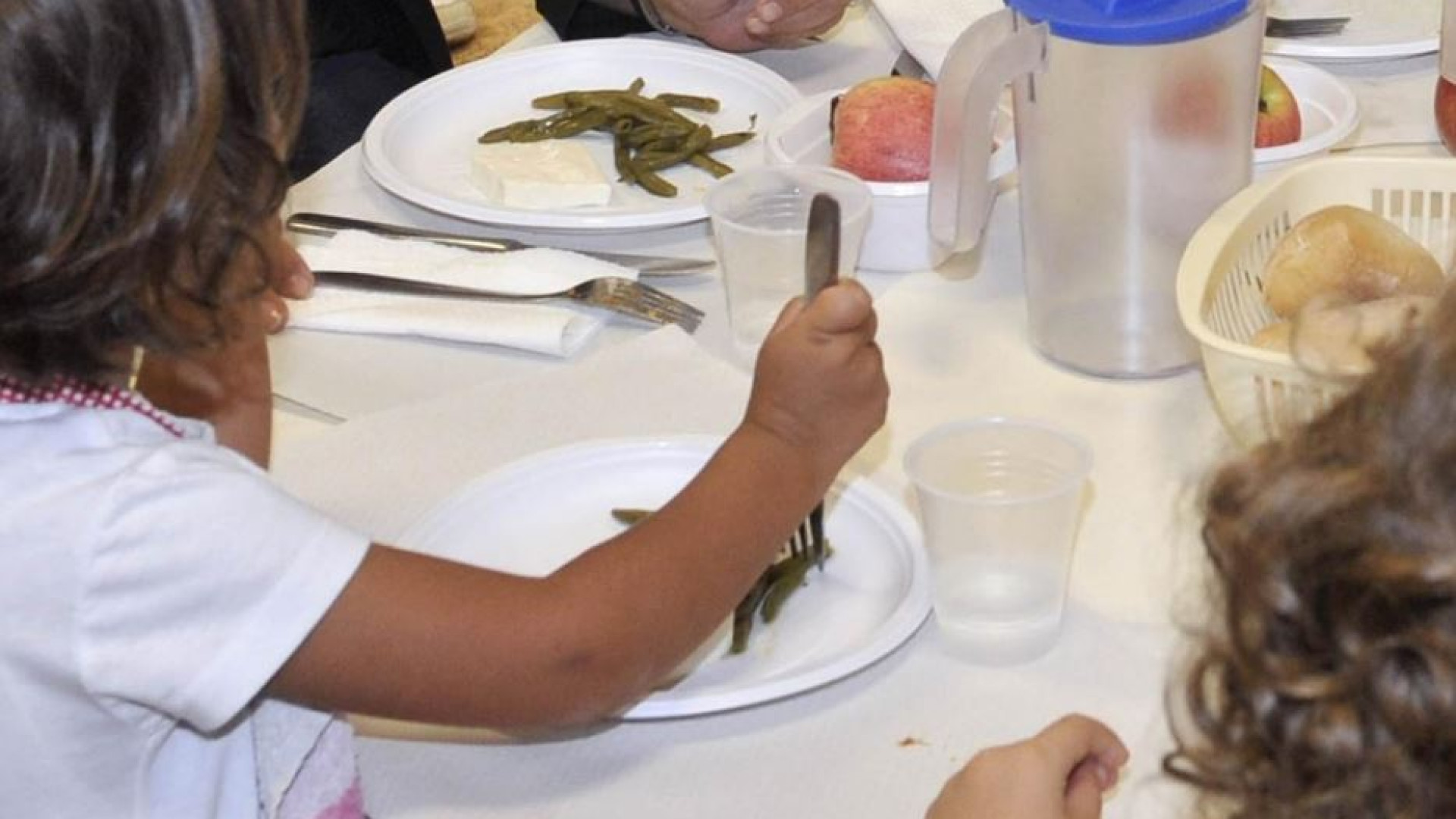 Immagine di Pane e olio ai figli di chi non paga la mensa, il Comune ci ripensa