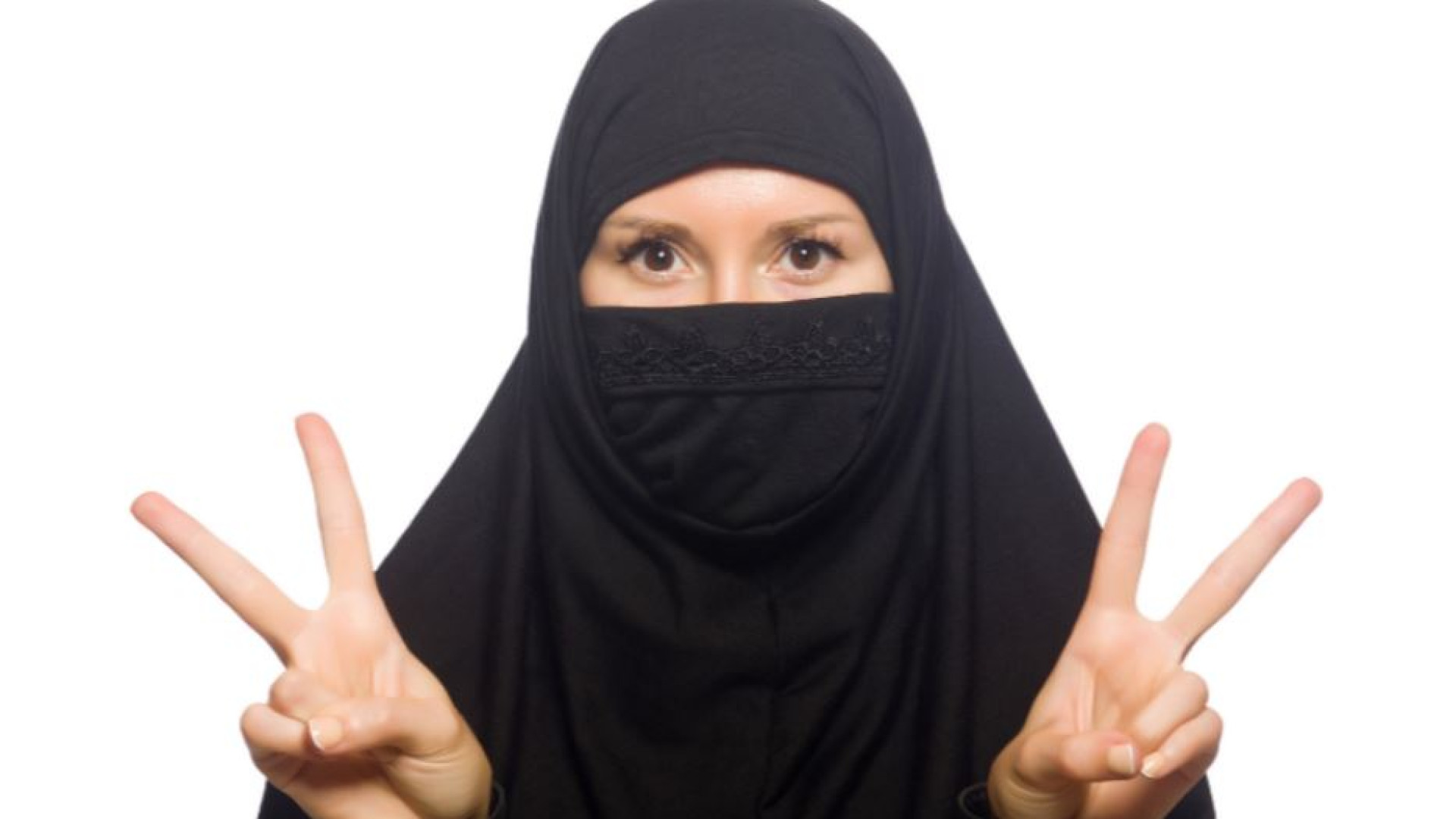 Immagine di Cari genitori islamici aiutiamo le vostre figlie velate in classe