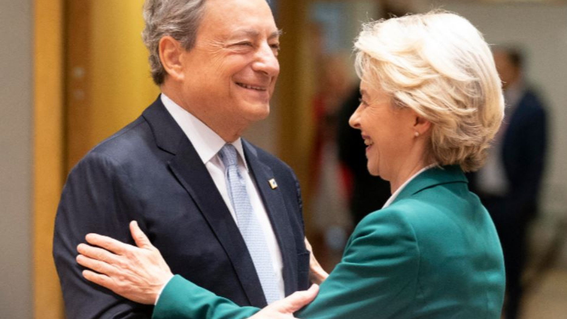 Immagine di Perché Draghi «imbarazza» destra e sinistra