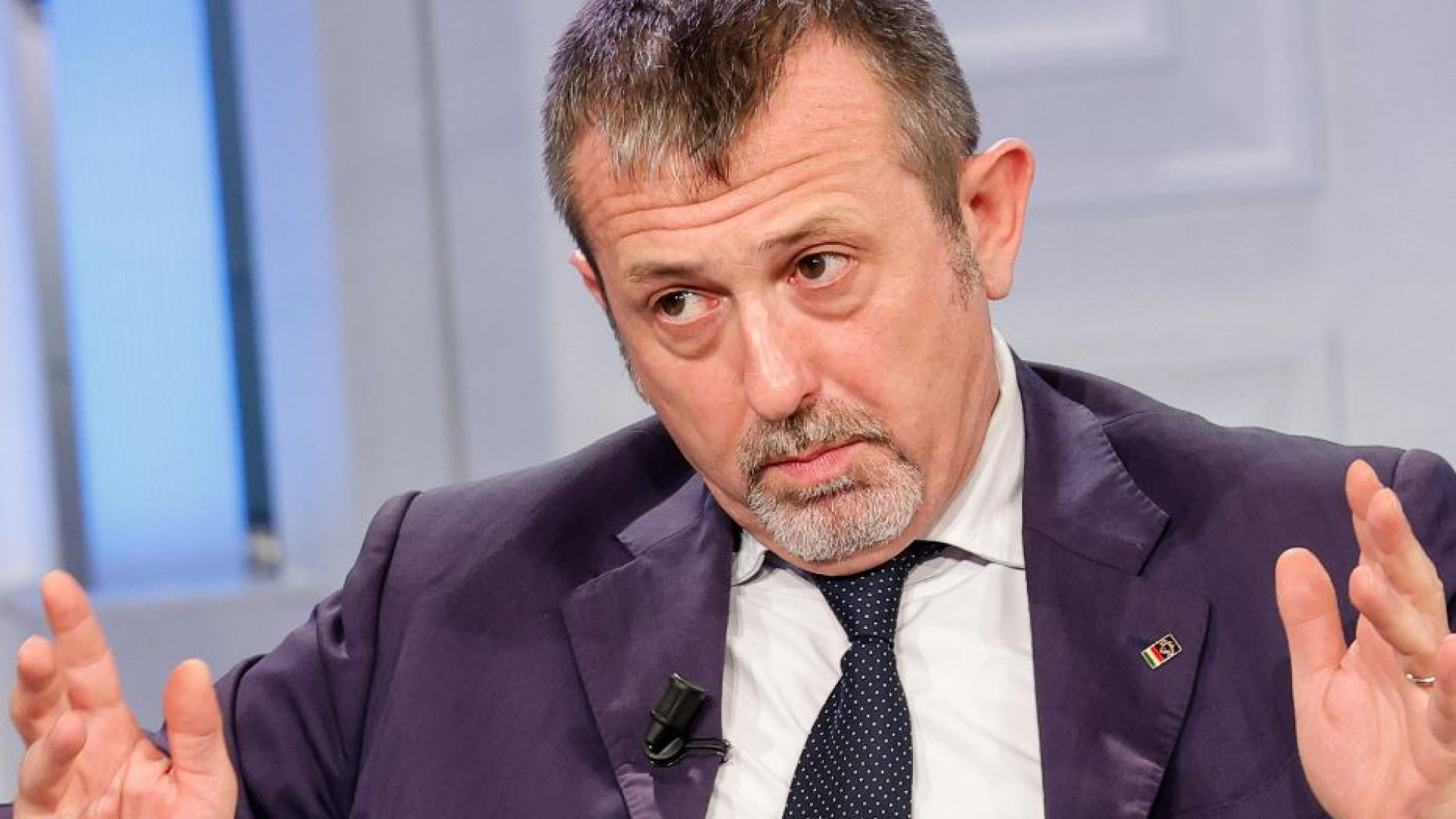 Immagine di Delmastro condannato a 8 mesi per il caso Cospito: «Non mi dimetto»