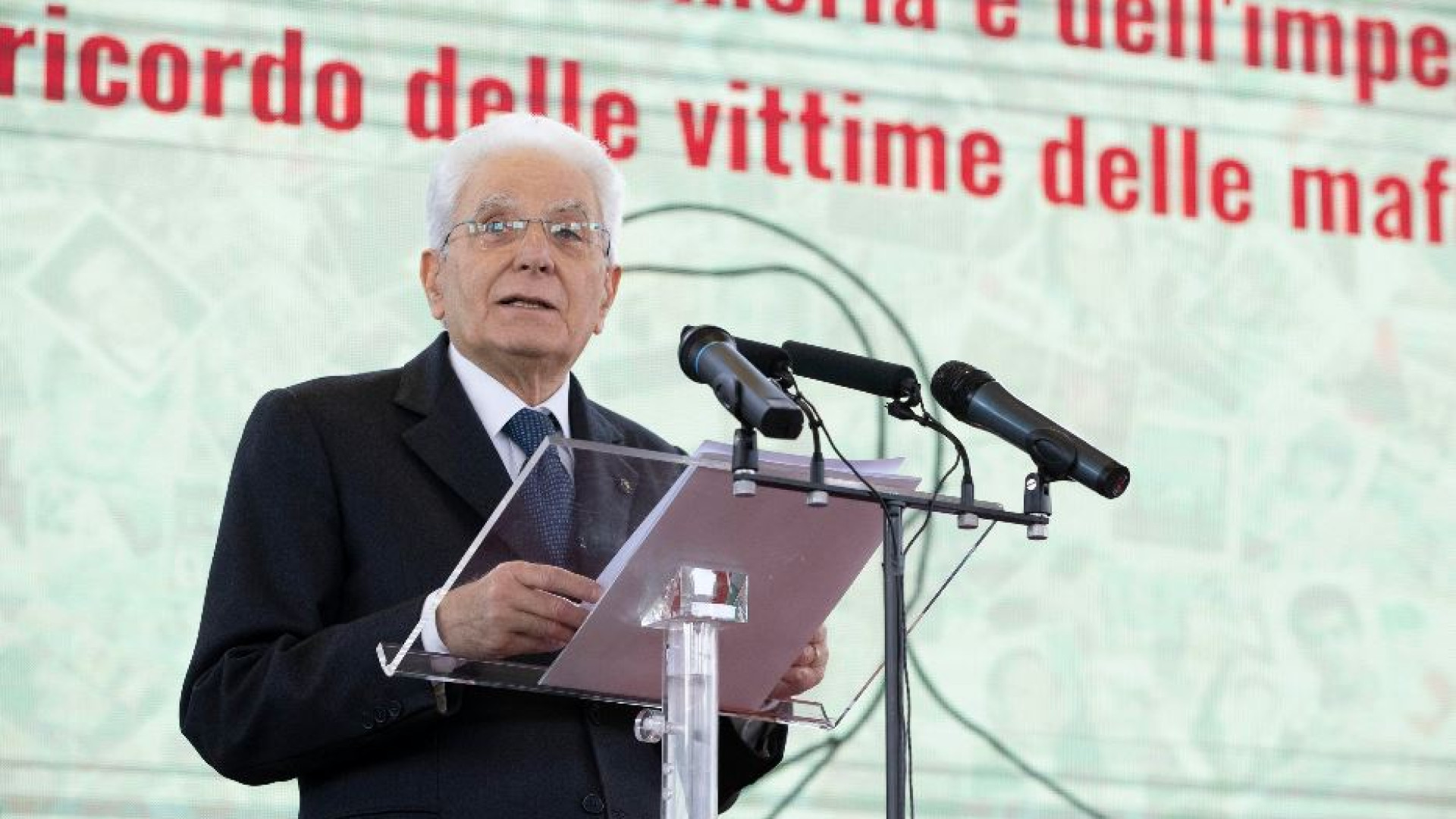 Immagine di Mattarella: la mafia si può vincere, dipende da noi