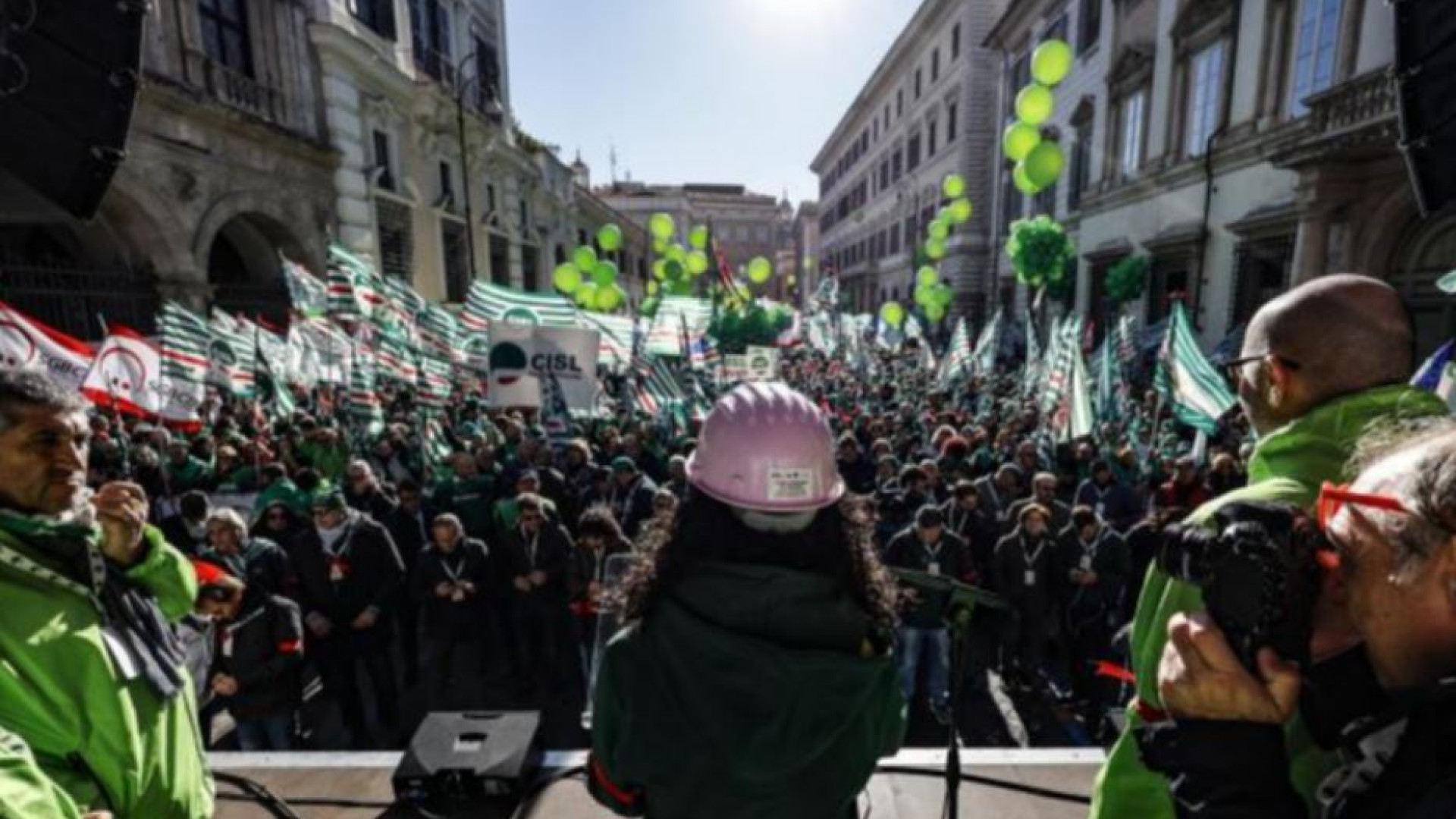 Immagine di La Cisl in piazza: «Noi responsabili, ma ora risposte sulle pensioni»