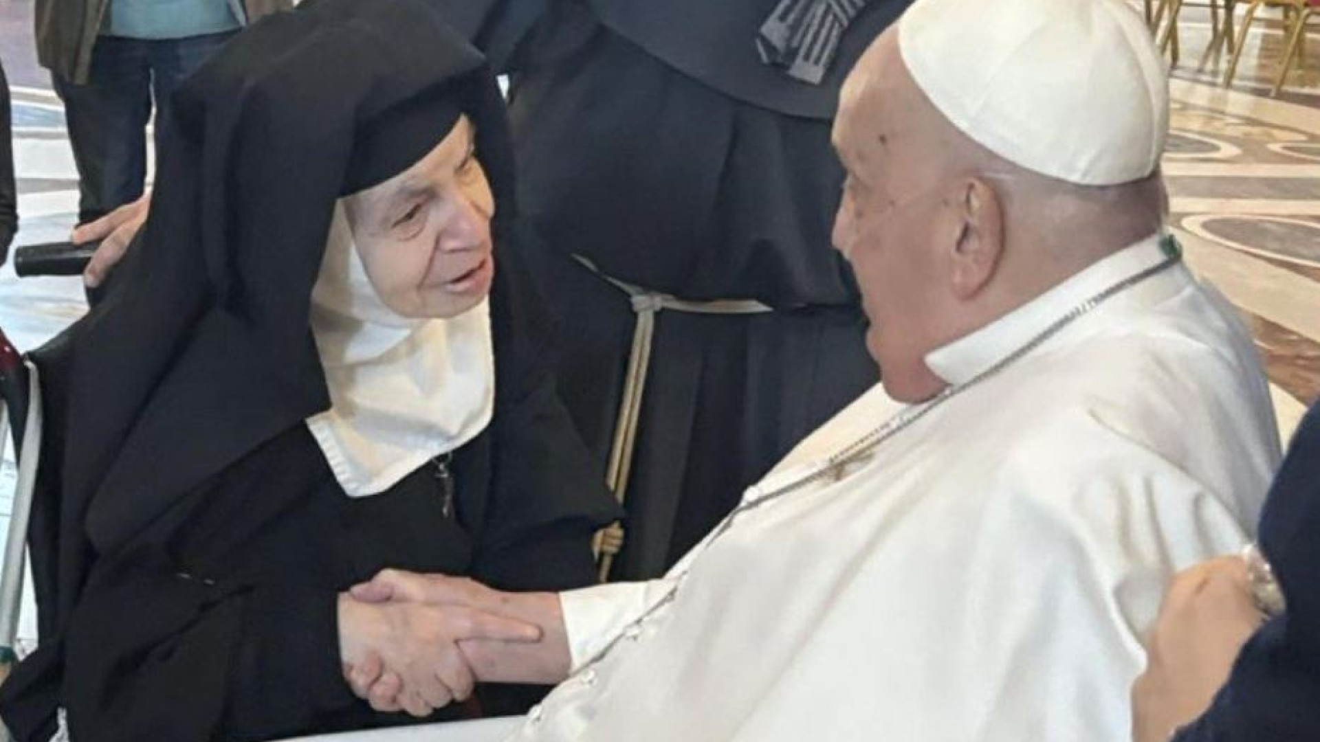 Immagine di Chi è suor Francesca, la monaca che ieri ha incontrato a sorpresa il Papa