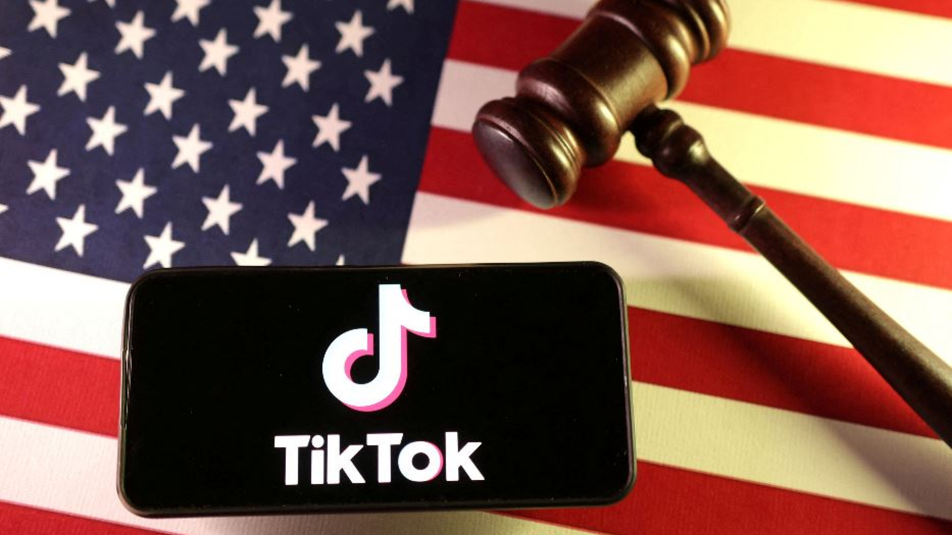 Immagine di La Corte Suprema conferma la messa al bando di TikTok, ma lunedì deciderà Trump