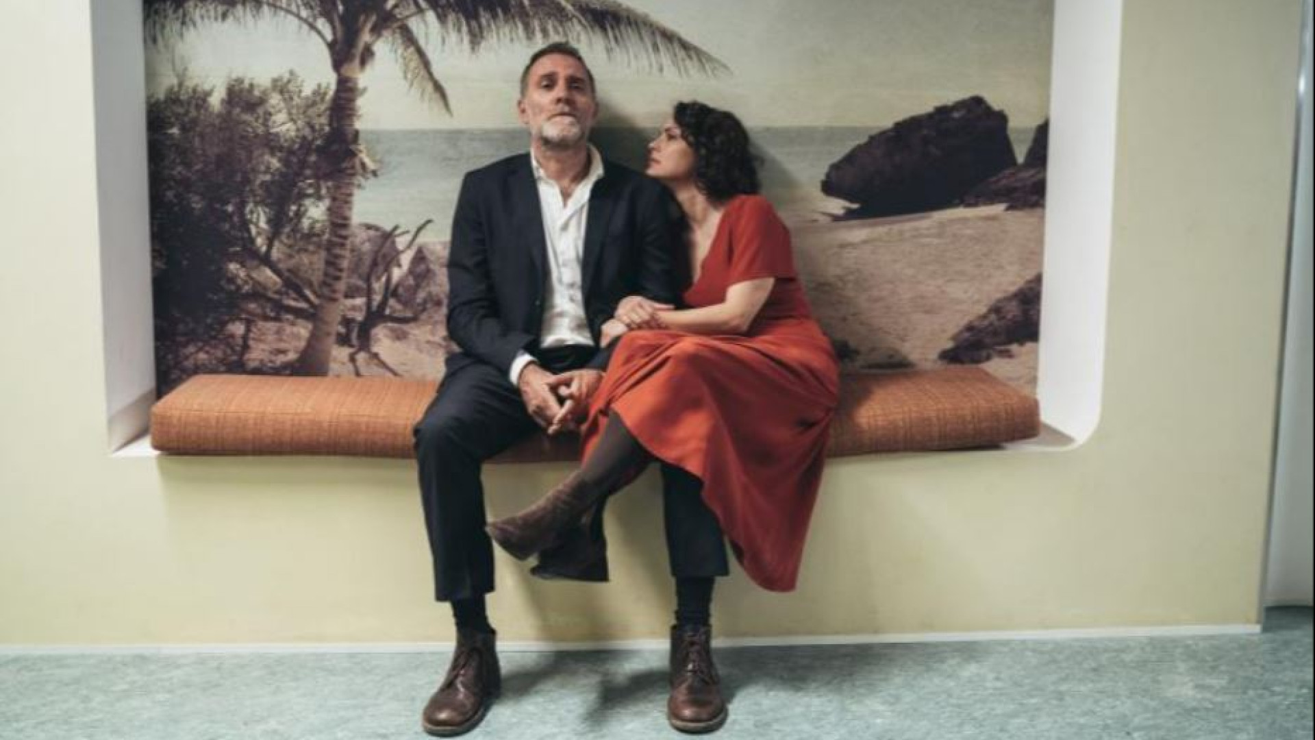 Immagine di Mastandrea regista: «Un film per ritornare a vivere»