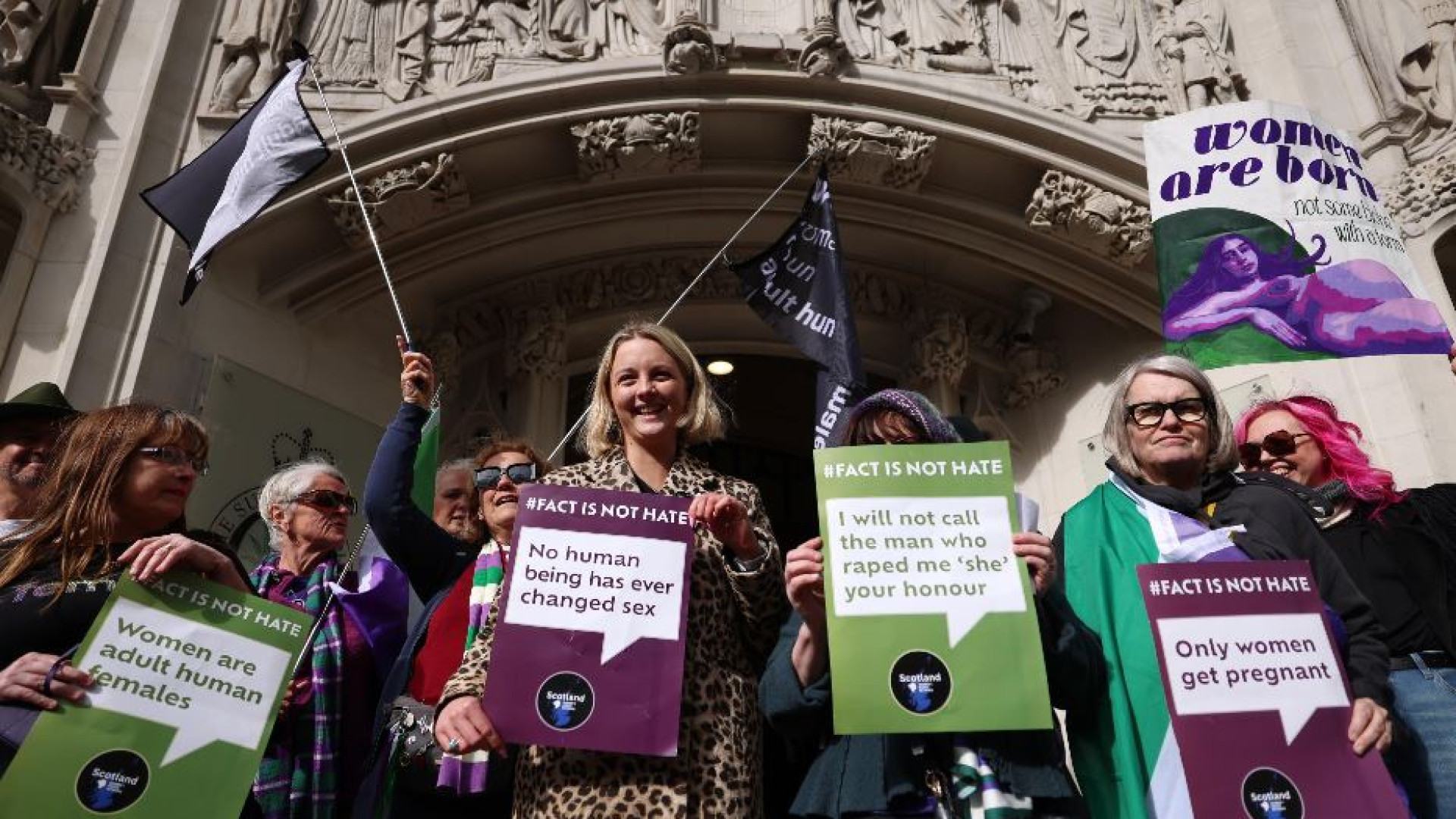 Immagine di La sentenza della Corte Suprema britannica: «I transessuali non sono donne»