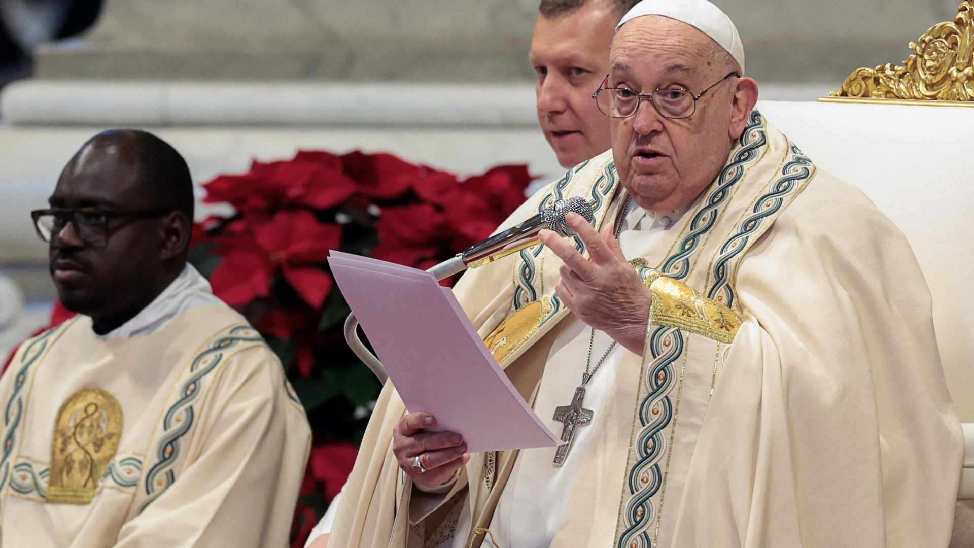 Immagine di Il Papa affida a Maria il nuovo anno: pace e rispetto della vita