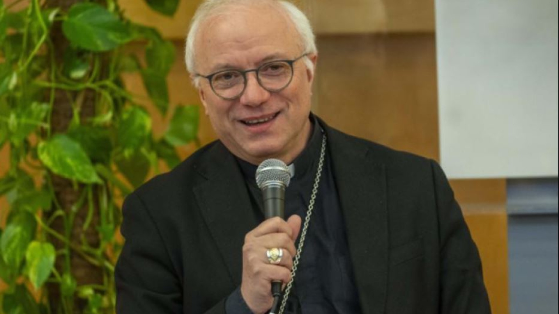 Immagine di Baturi: «Il Papa ci mostra il vero potere, quello che disinnesca le guerre»