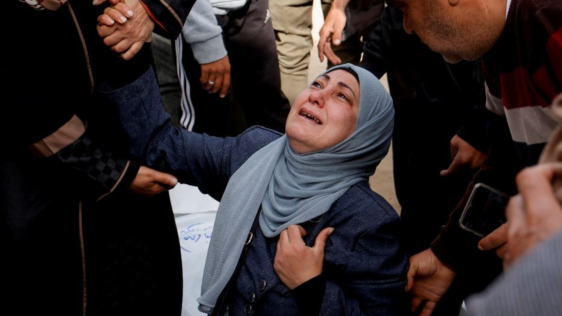 Immagine di Israele reagisce ai razzi di Hamas. A Gaza nuovo incubo: 10 morti