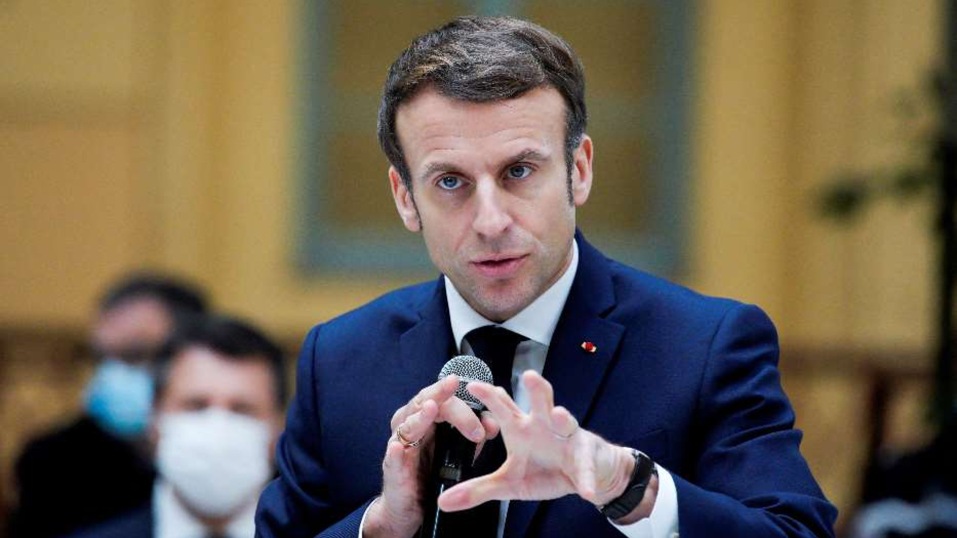 Immagine di In Francia Macron punta a mettere al lavoro irregolari e "sans papiers"