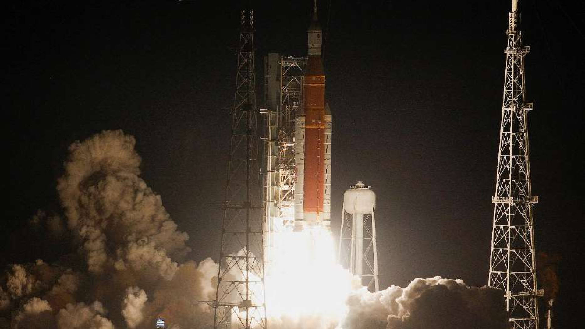 Immagine di Decollata Artemis, riparte la corsa alla Luna. Ecco a cosa serve la missione