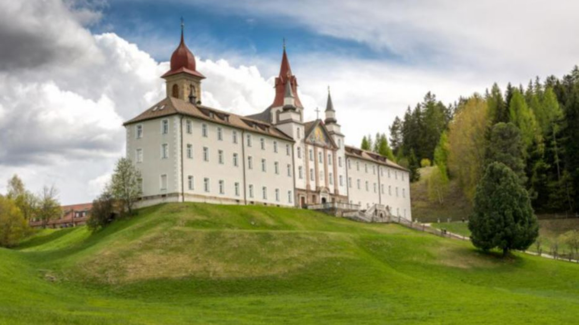 Immagine di Fra eremi e santuari pellegrini di speranza col “Papa delle Dolomiti”