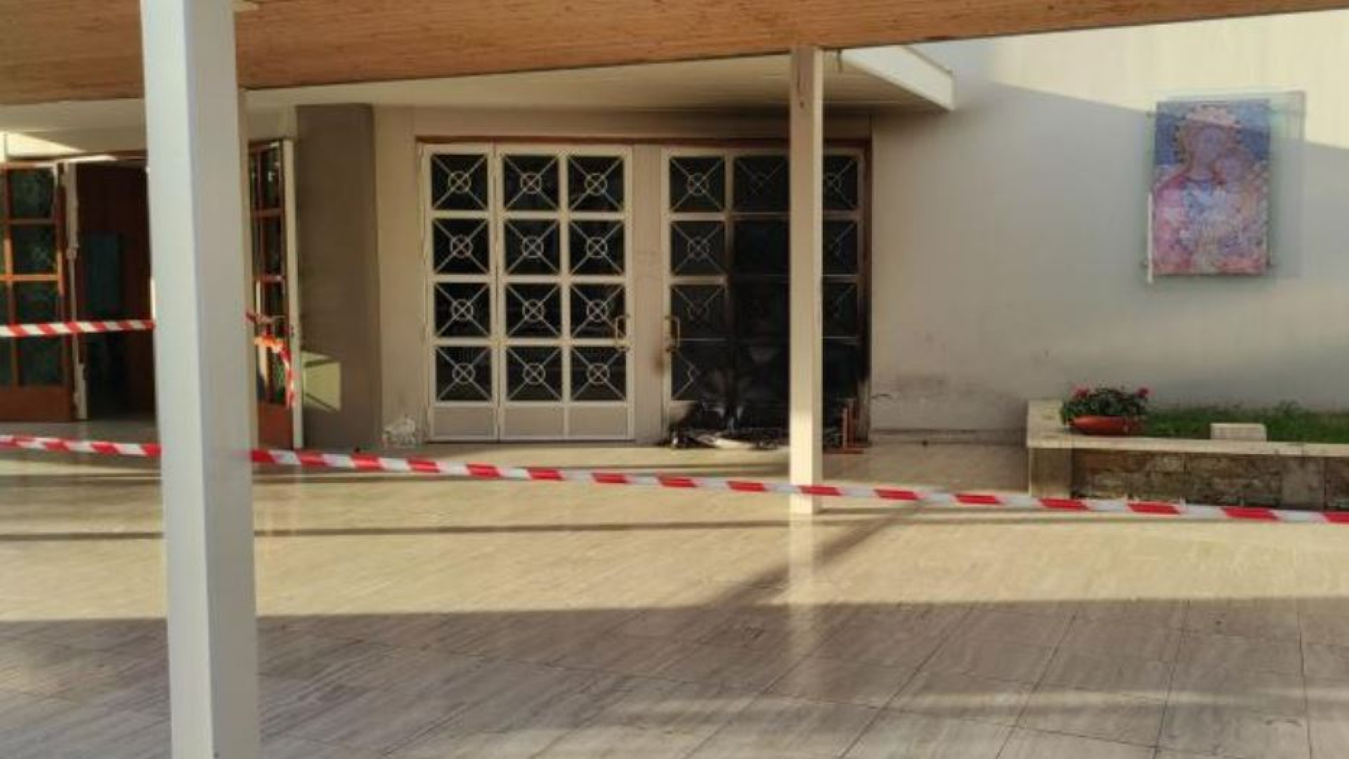 Immagine di Raid in chiesa a Marigliano. Il parroco: «Noi non indietreggiamo»