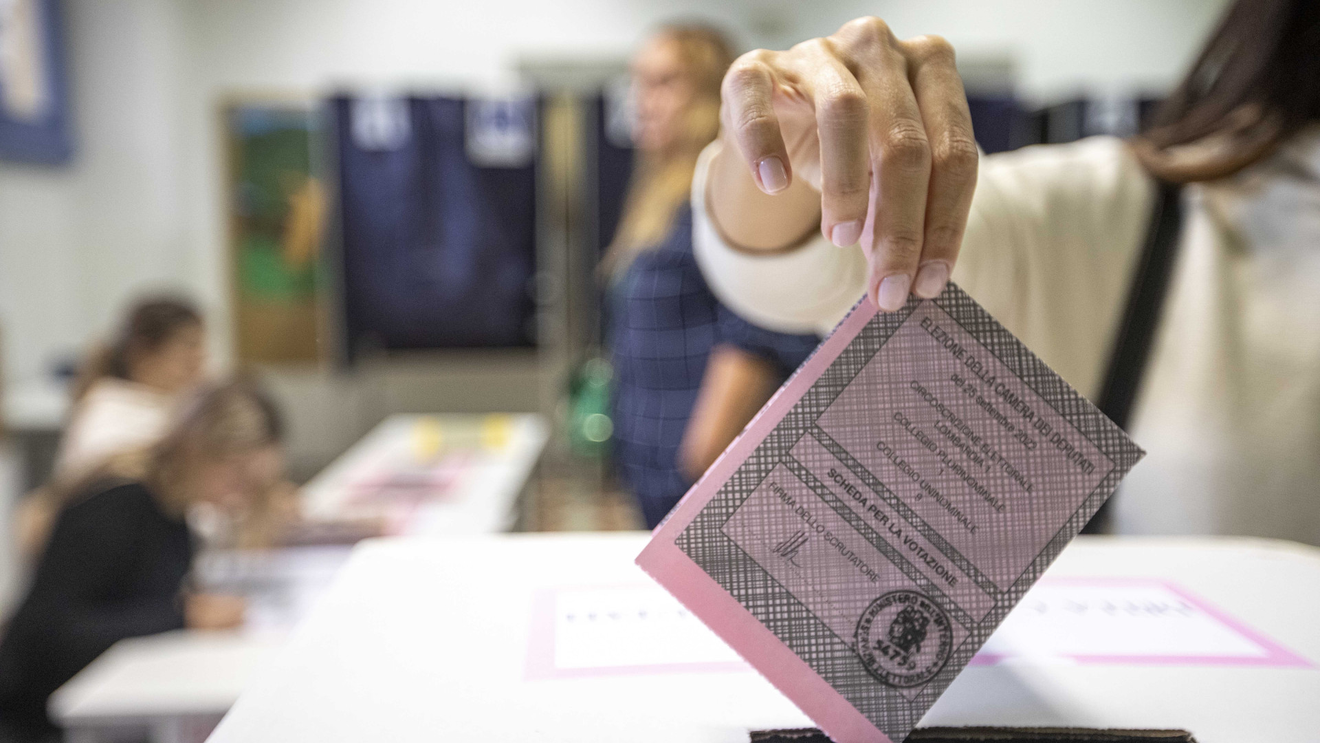 Immagine di Rispunta il Mattarellum. E tutti cercano l’arma contro il non voto