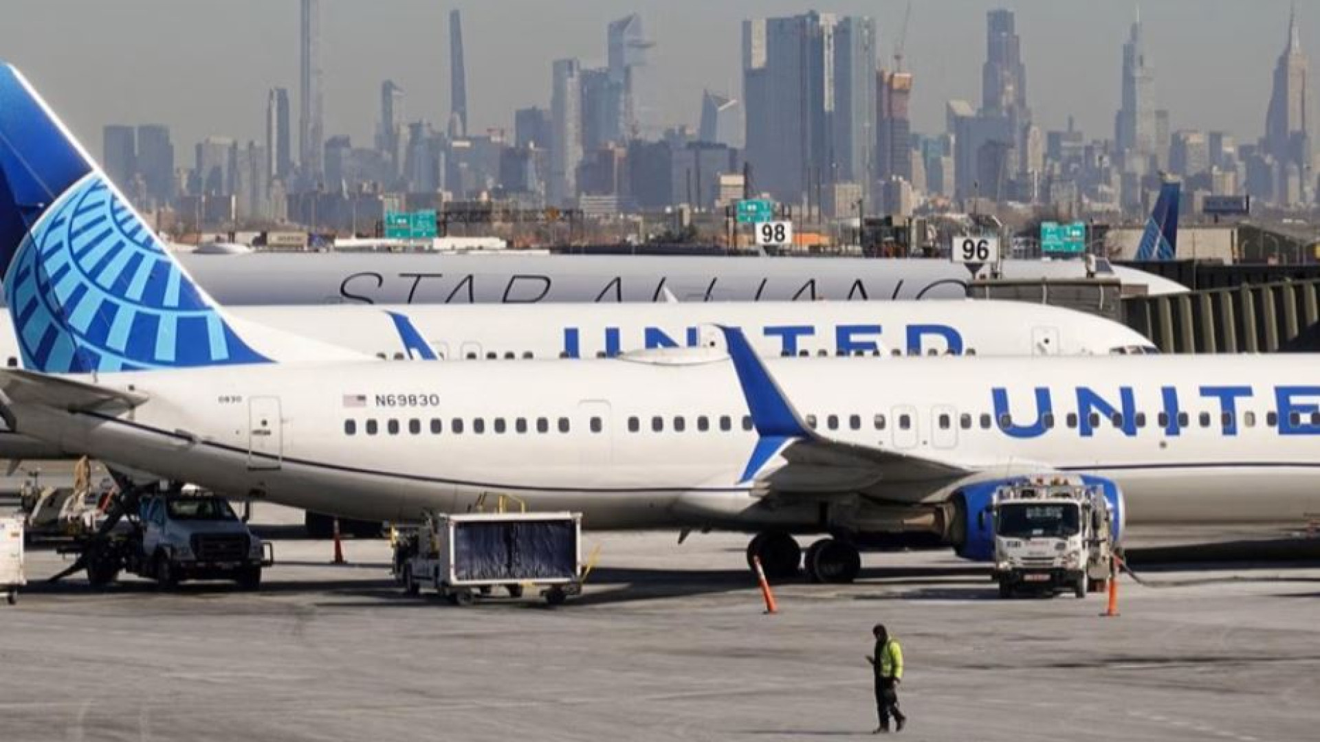 Immagine di Pilota del volo per la Cina dimentica il passaporto e rientra in aeroporto