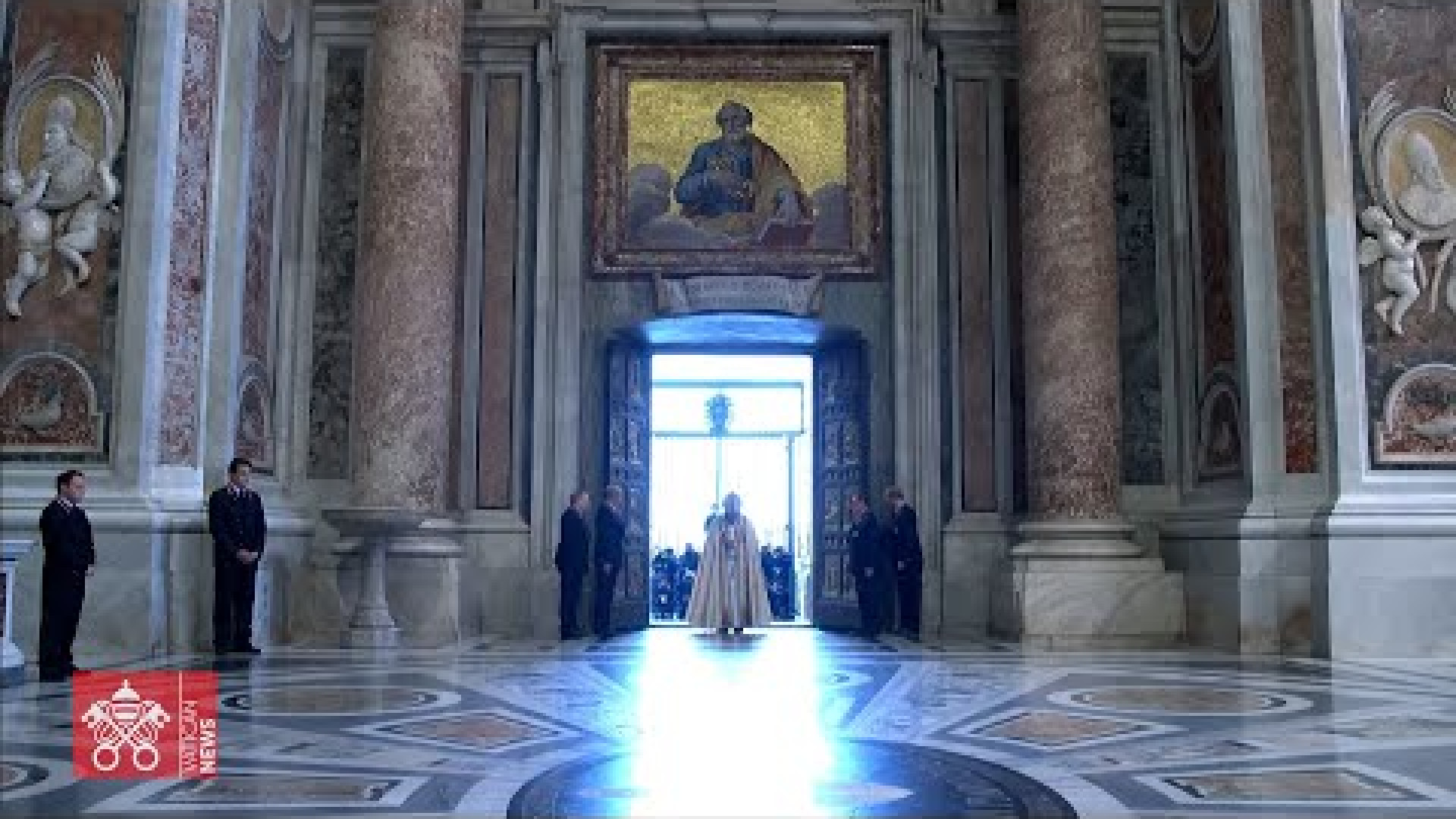 Immagine di I gesti, le parole, gli abbracci: il Papa delle prime volte