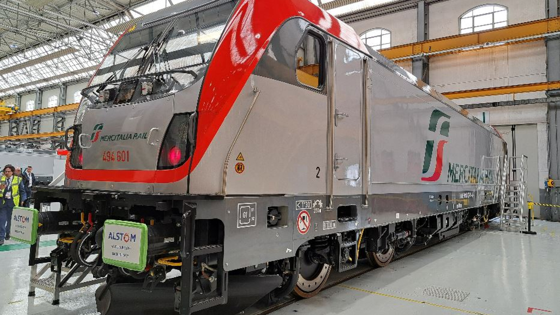 Immagine di Consegnata la prima locomotiva Traxx Universal DC con sistema ultimo miglio