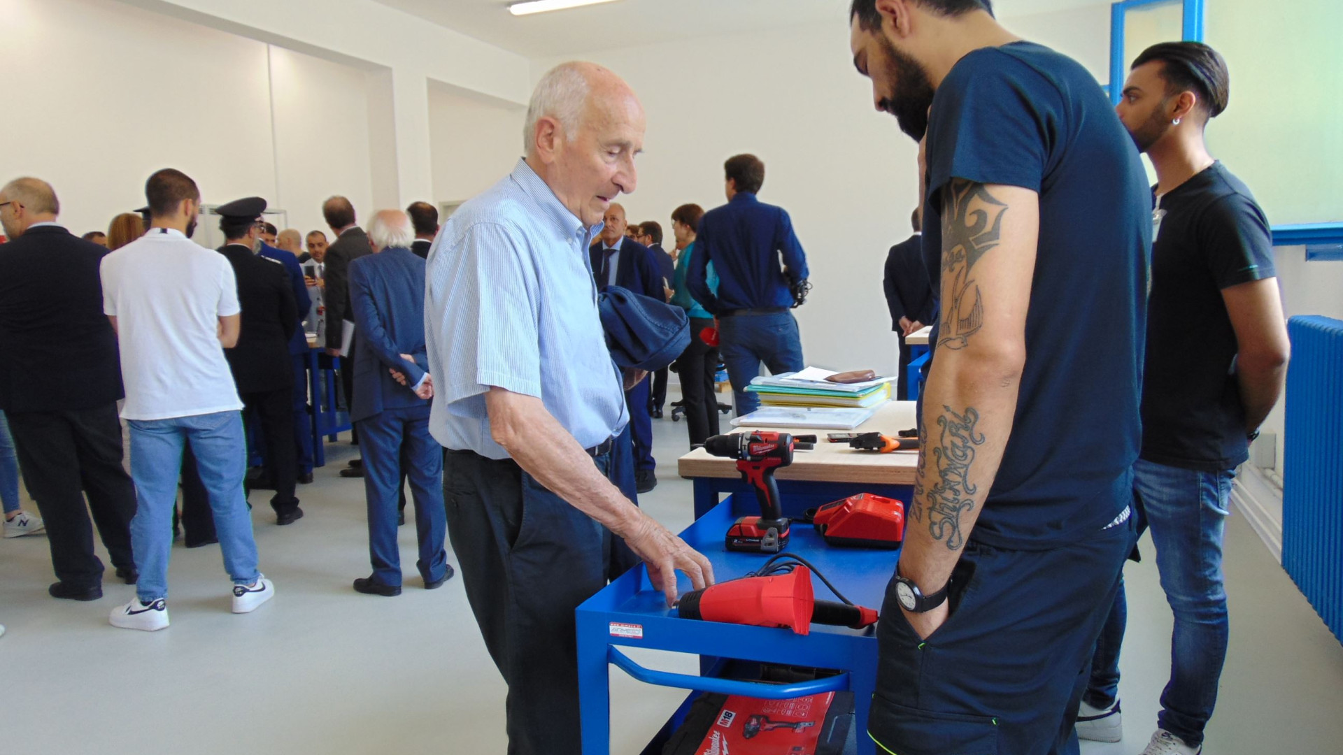 Immagine di Quelle vite dentro il carcere riaccese dai quadri elettrici