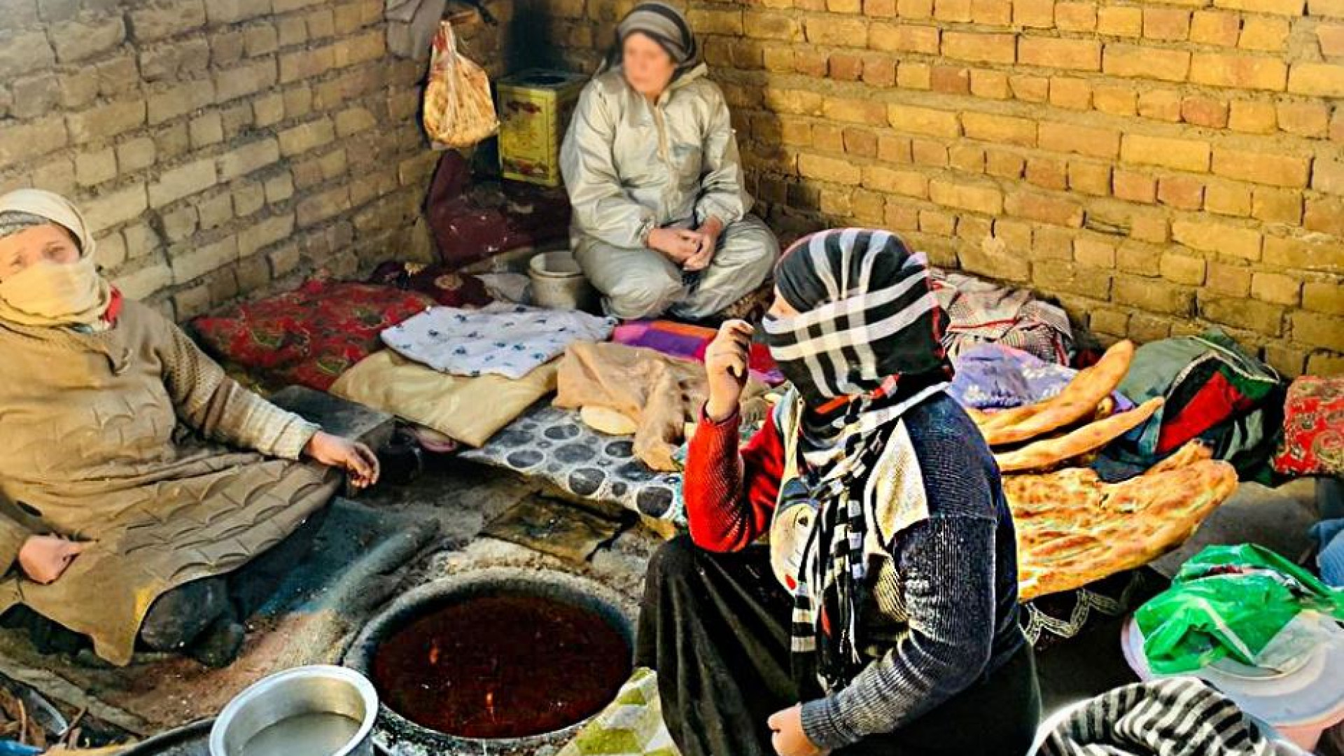 Immagine di Pane e futuro: a Kabul la speranza delle donne si riaccende nei forni