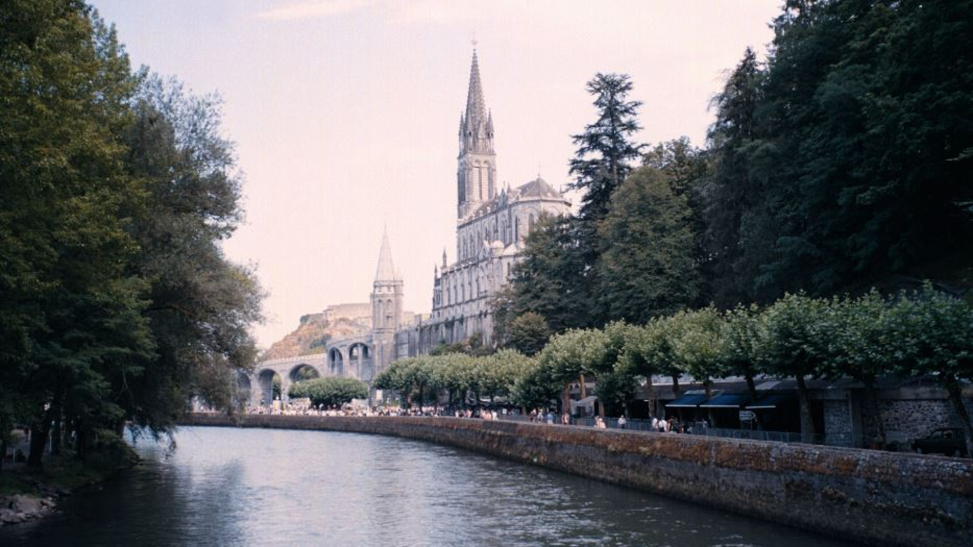 Immagine di Giubileo a Lourdes, primo pellegrinaggio. Con tanti giovani
