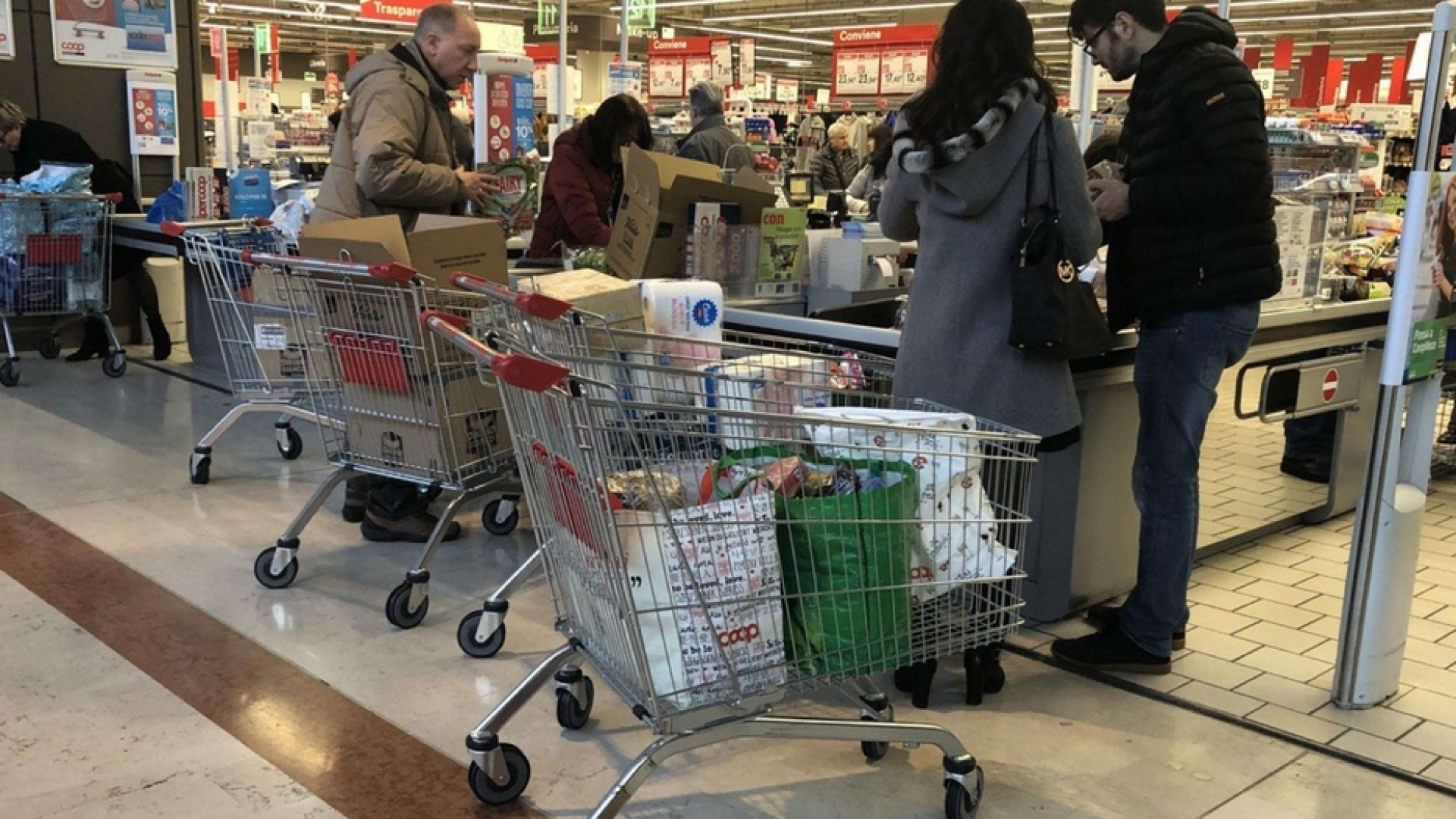 Immagine di Farmacie e veterinari, le (poche) attività cui si può accedere senza Green pass