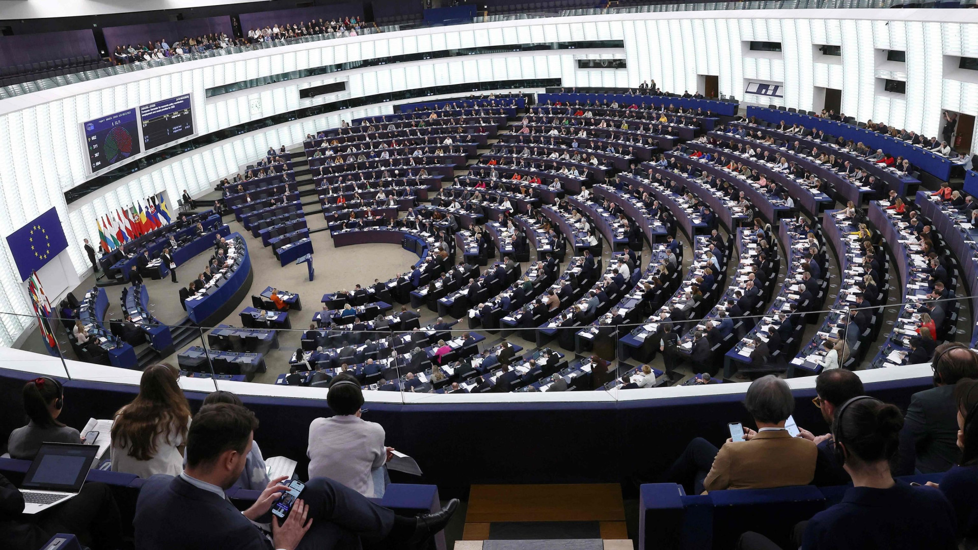 Immagine di Riarmo, voto spacca Italia. Maggioranza divisa, Pd dilaniato fra sì e astenuti