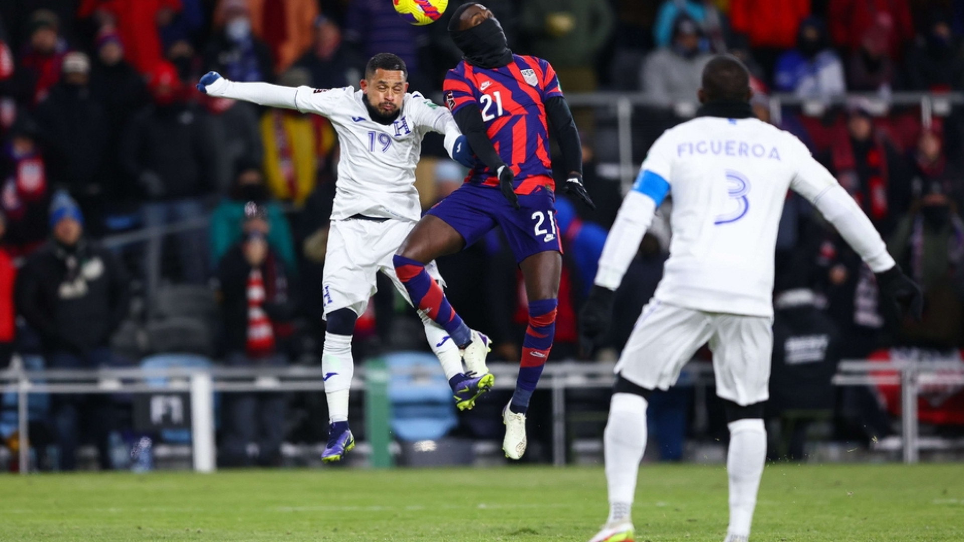 Immagine di Gli Usa tengono al gelo (-20) l'Honduras e vincono. Due calciatori all'ospedale