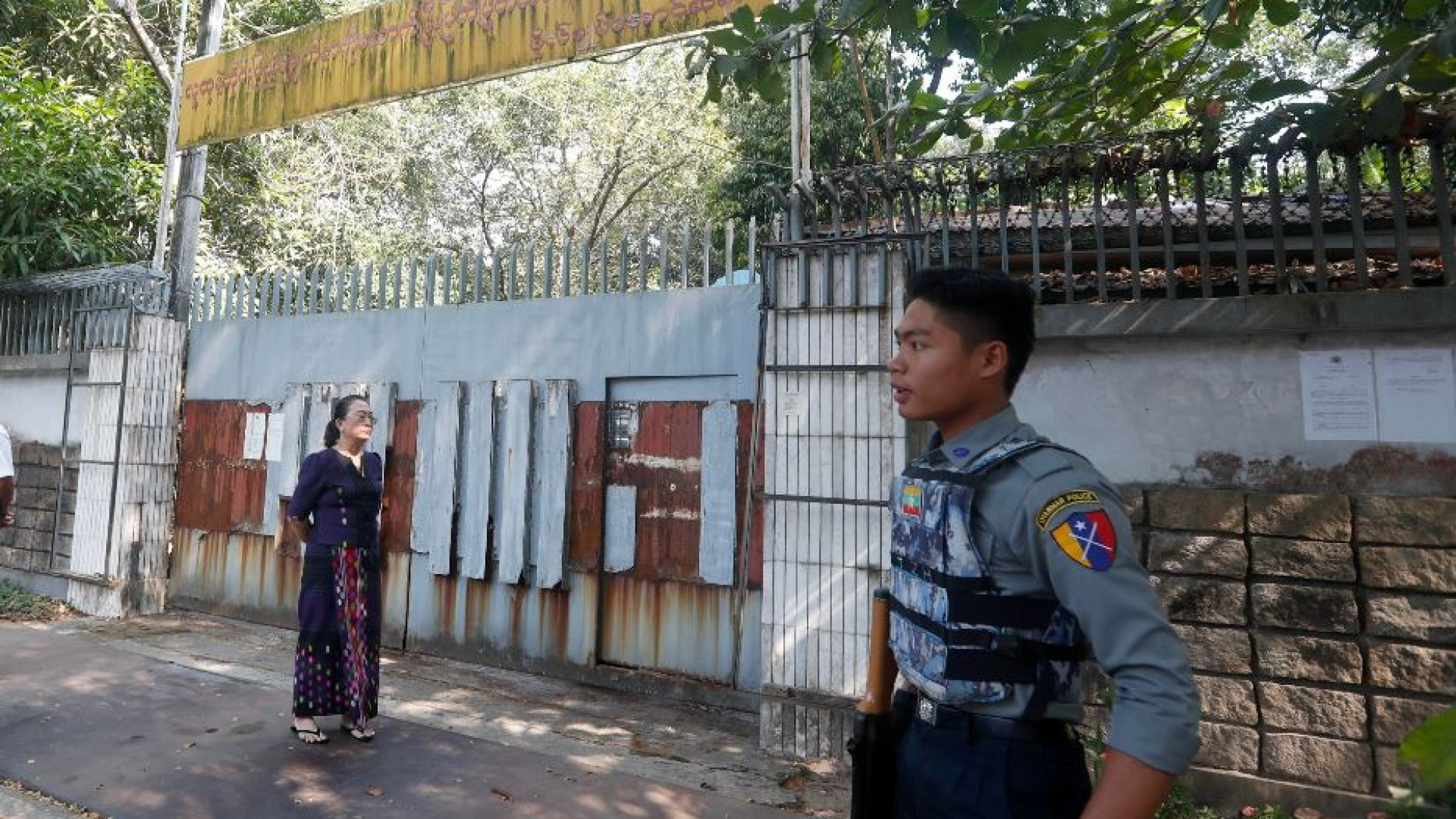 Immagine di L'appello del figlio di Suu Kyi: «Fatemela rivedere»