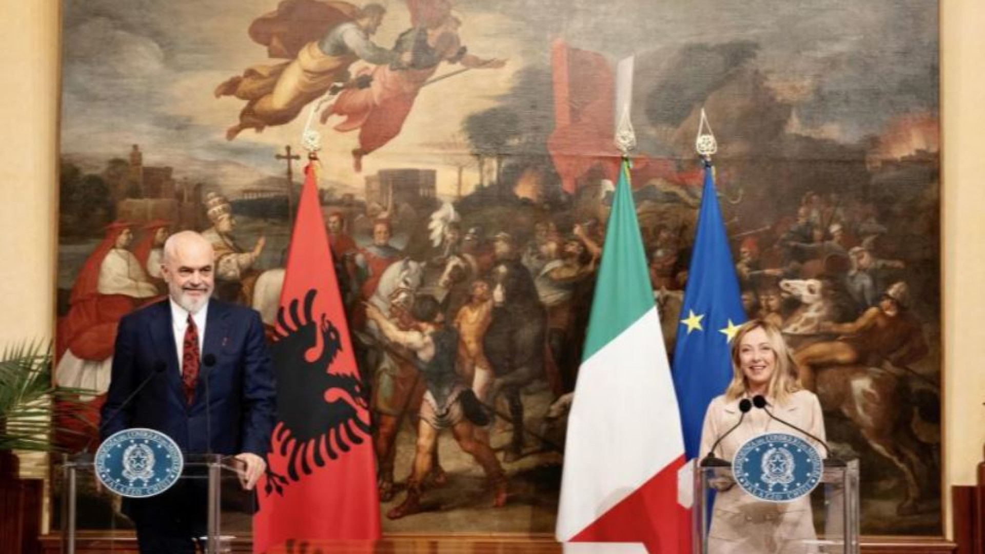 Immagine di Sì del Cdm all’intesa con Tirana per portare i migranti in Albania