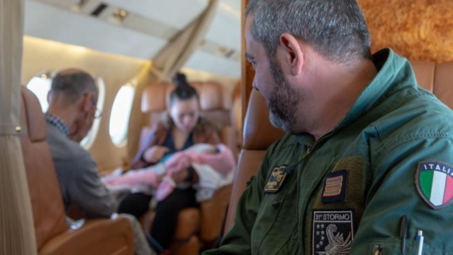 Immagine di Volare per salvare vite: i militari del 31° Stormo (con cui viaggia il Papa)