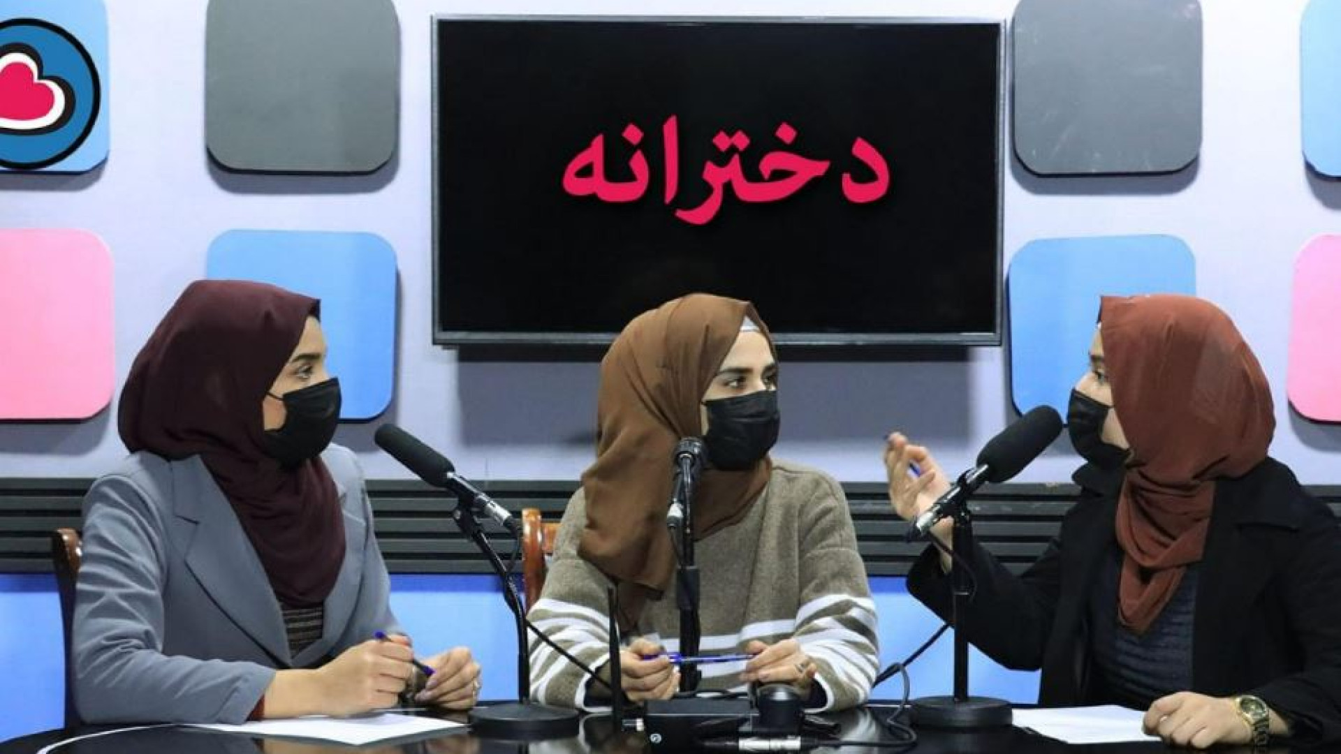 Immagine di I taleban spengono la radio delle donne: arresti e stop alle trasmissioni