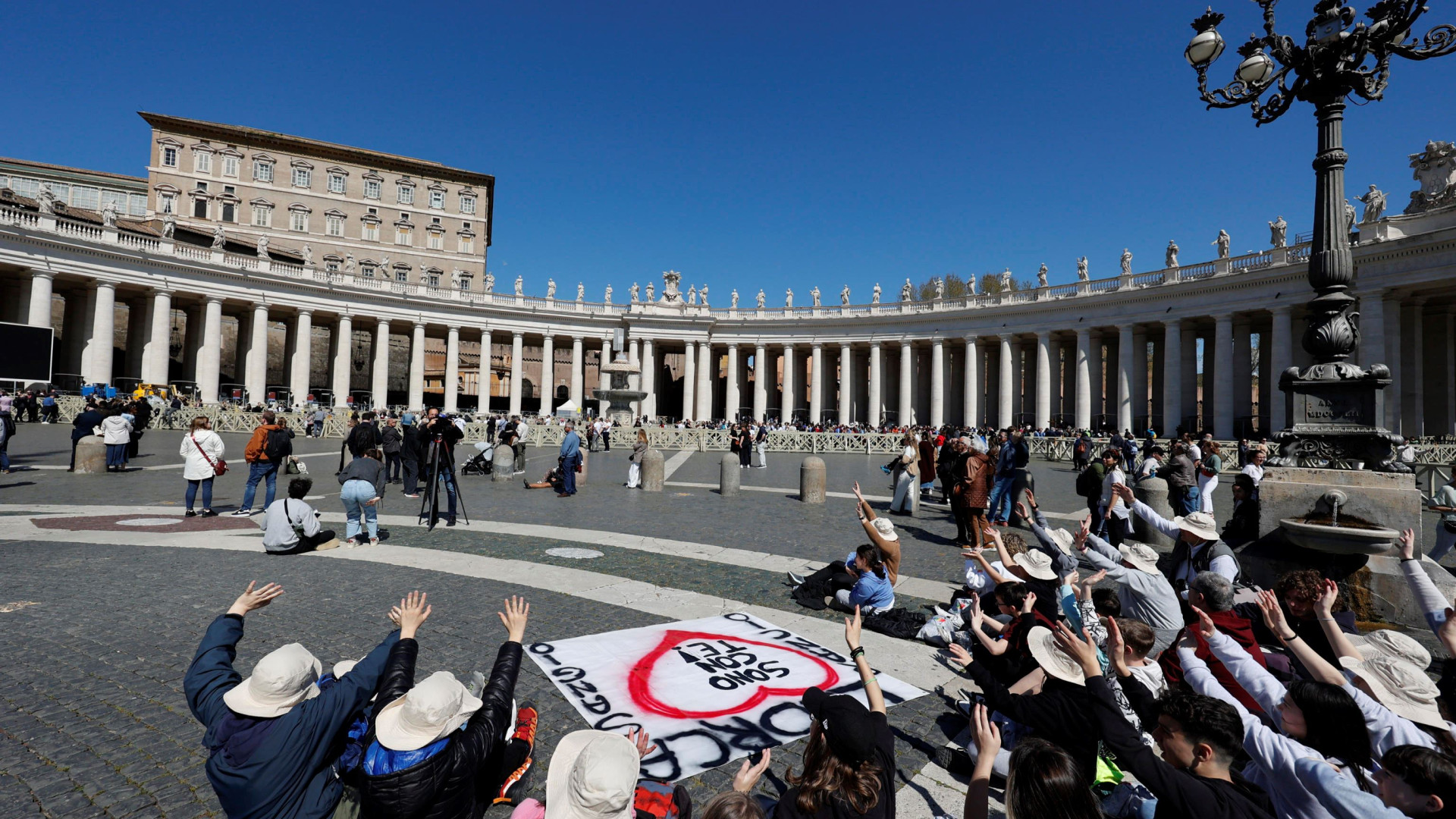 Immagine di Il Papa: «La famiglia umana si riconcili nella pace»